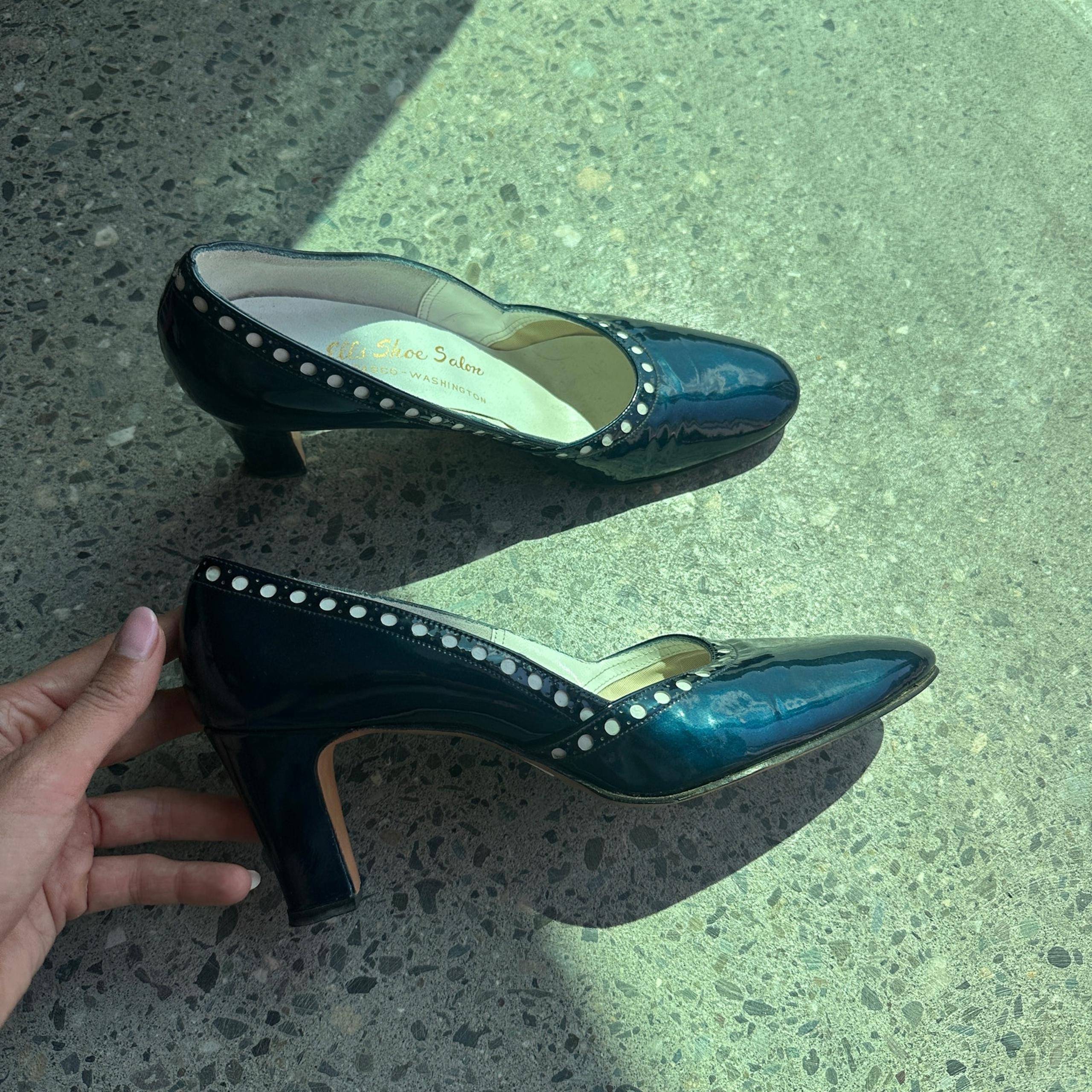 Johansen Women's 8 Pumps Navy Patent Leather Mid Heel Pumps Vintage 1950s