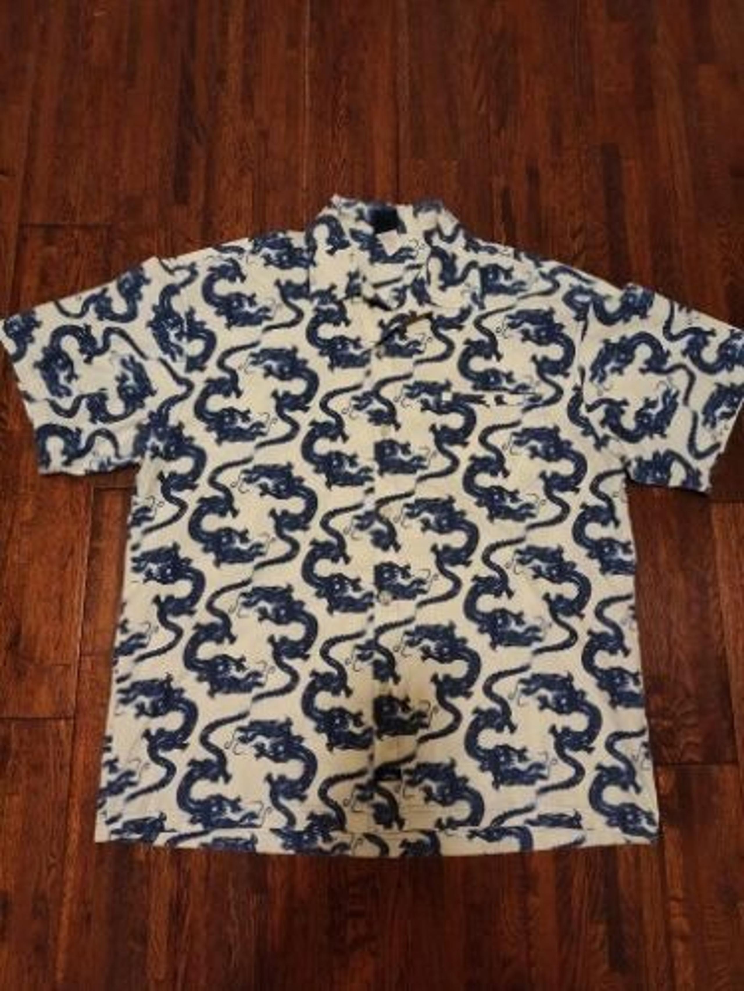 Vintage No Fear Men's Button-Down Shirt with Dragons Size Medium Short Sleeve