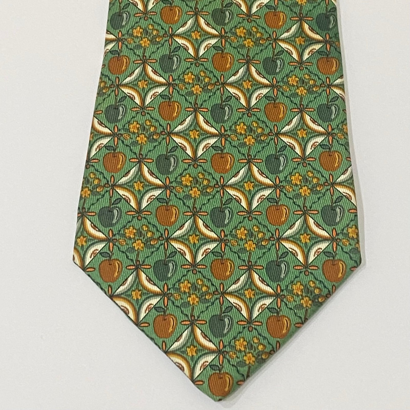 HERMÈS Paris 7691 OA Green Multi Apples & Flowers Print 100% Silk Tie Necktie