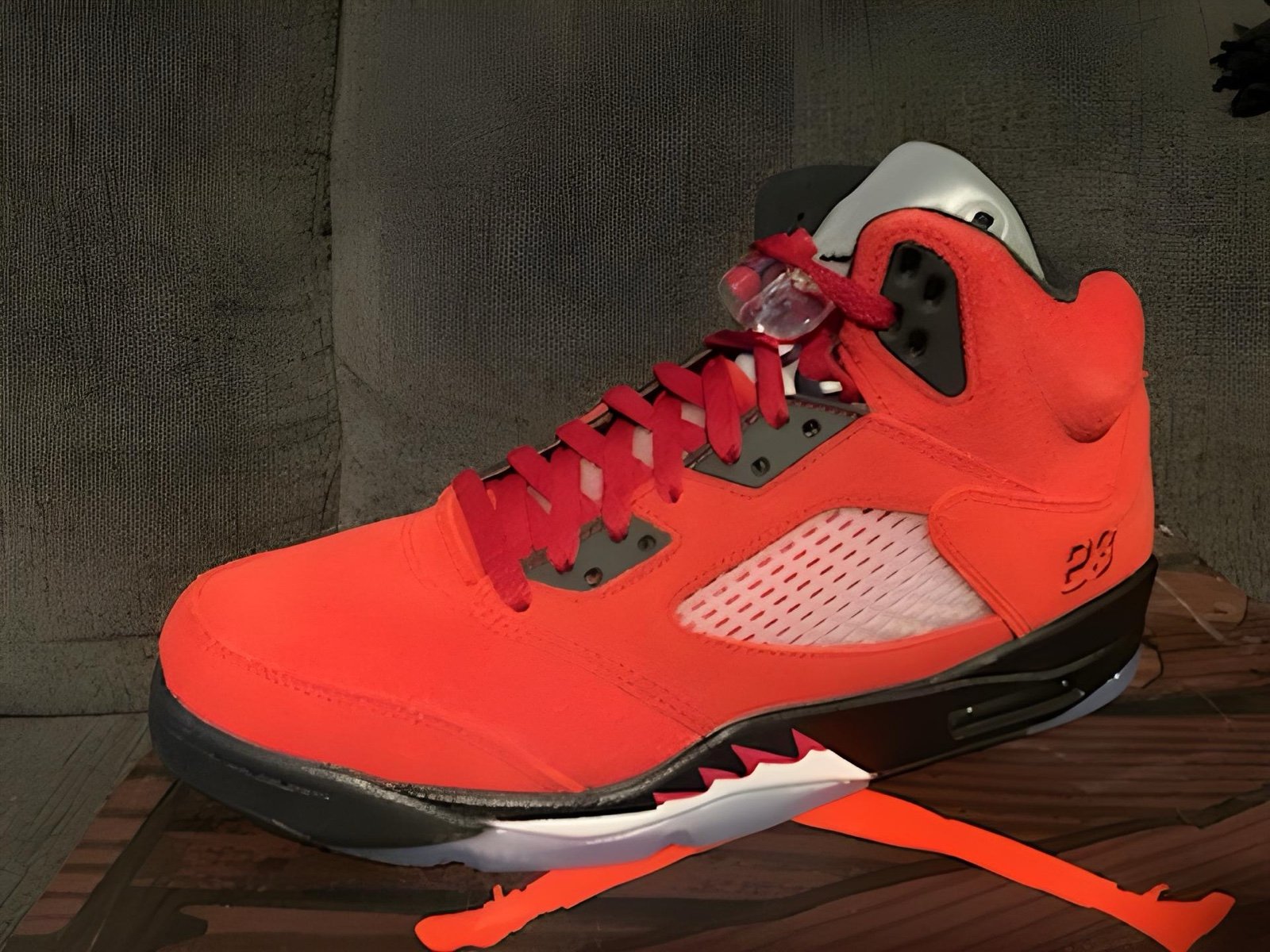 Jordan retro 5 raging bull size 10.5