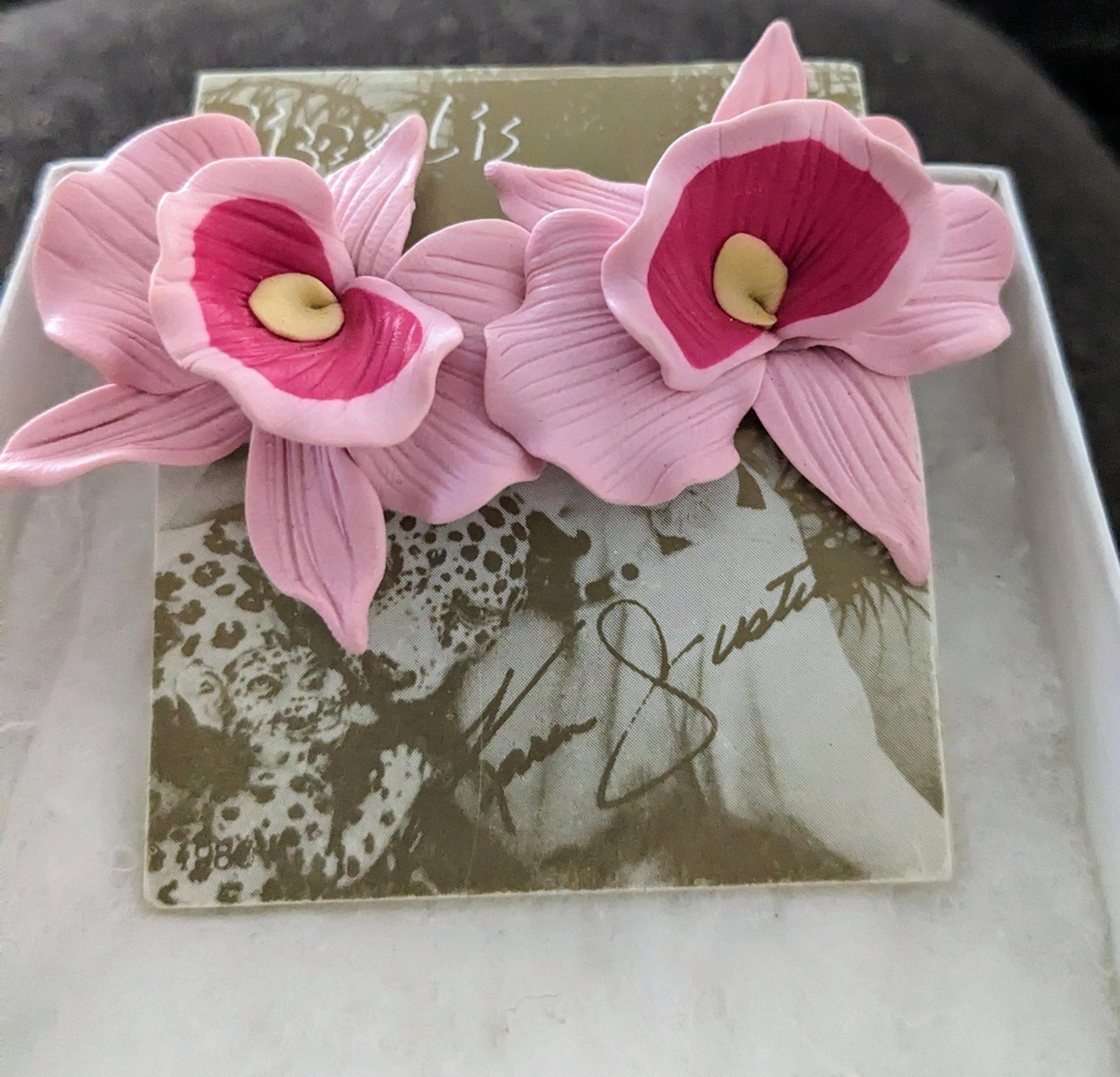 Vintage 90s Style Tigre Lis Handmade Polymer Clay Floral Pink Pierced Earrings - Le Tigre