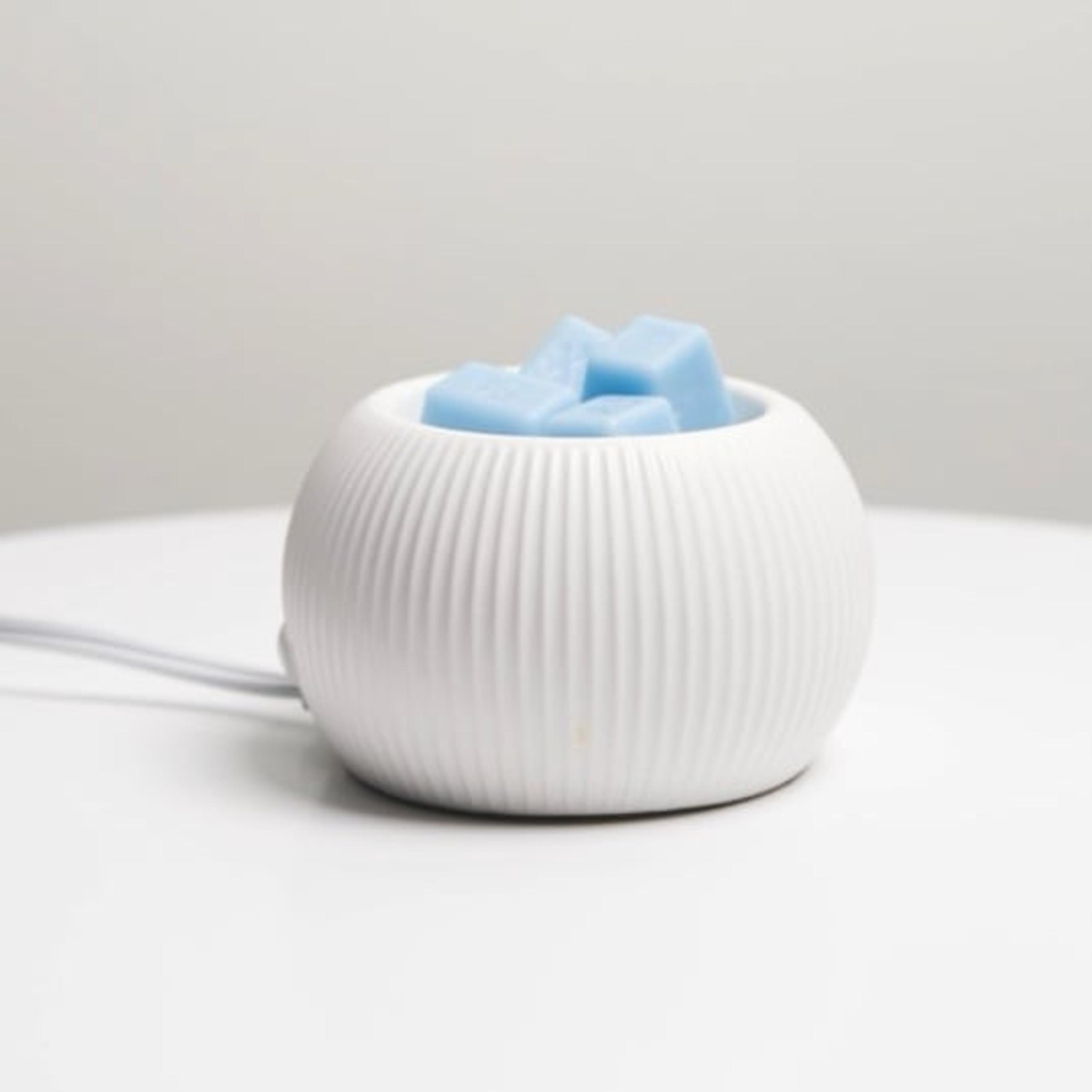Scentsy White Fluted Warmer