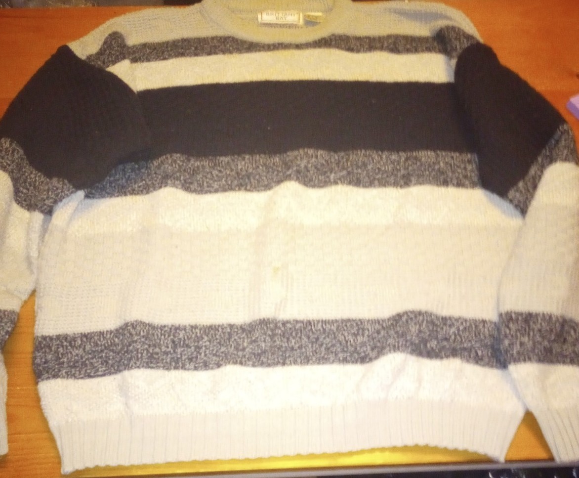 Vintage women's sweaters like new