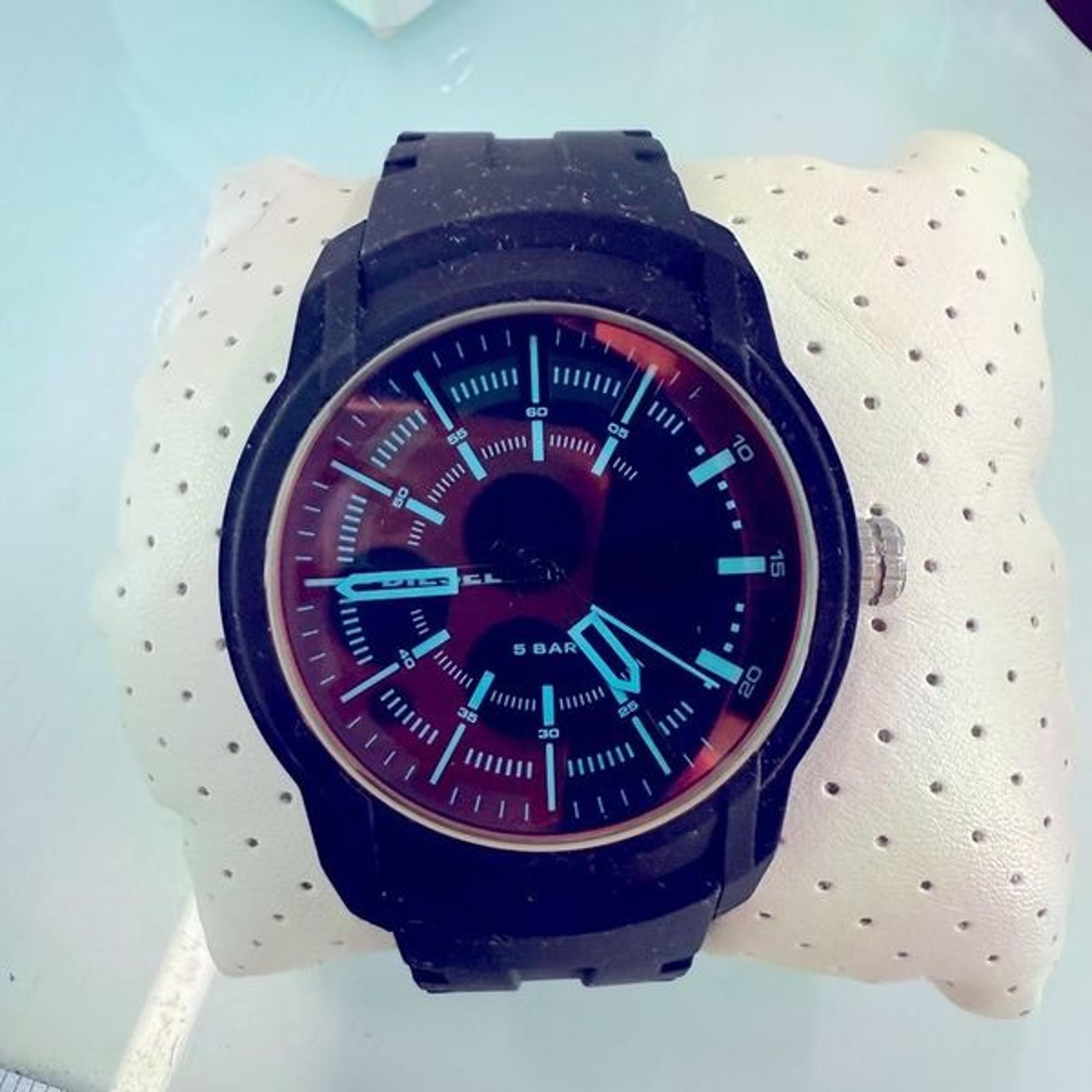 Diesel Men's Armbar Black Dial Watch silicone new battery running with box