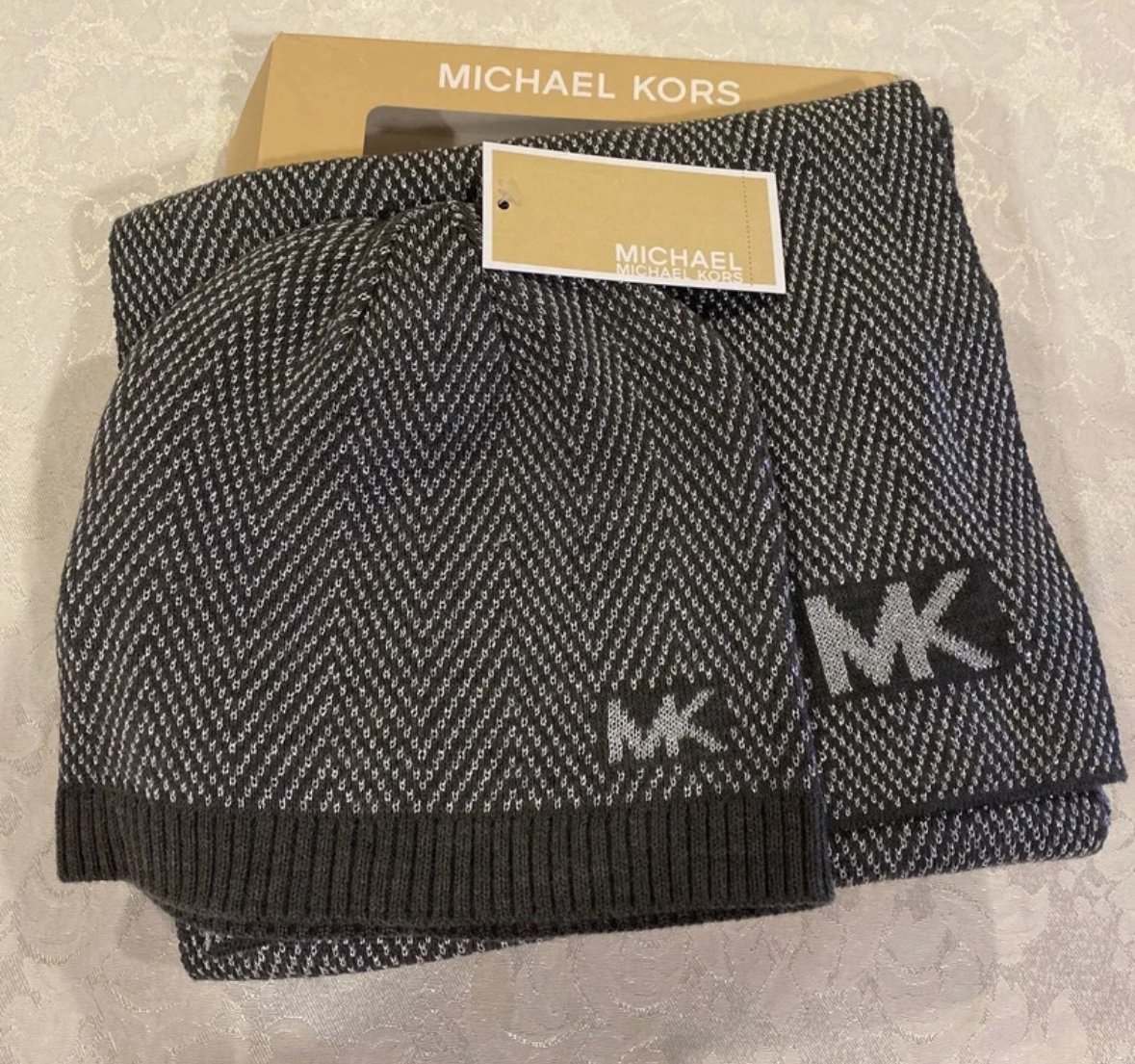 ❤️NWT Women’s Michael Kors Hat/Scarf Set❤️