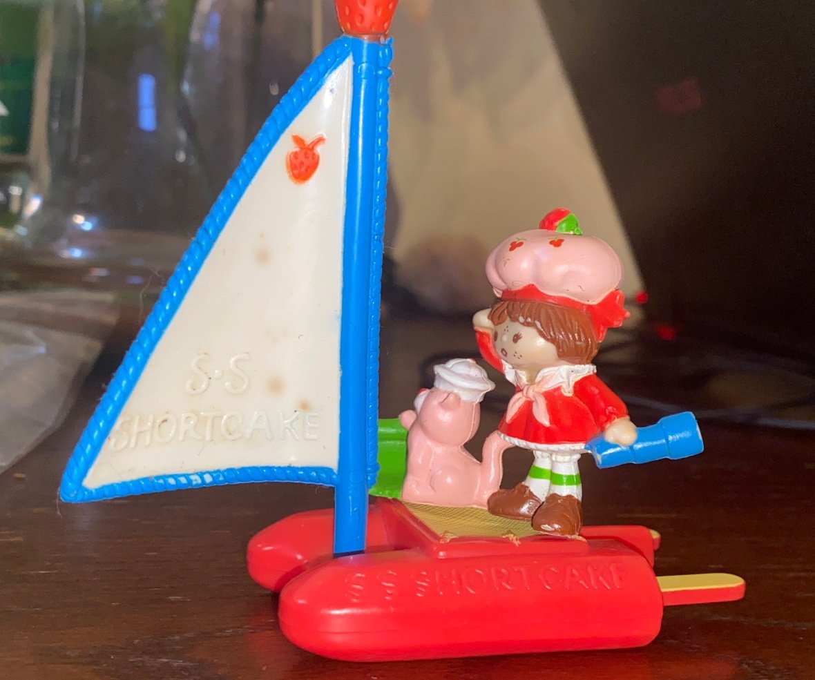 Strawberryland Miniatures Sailboat