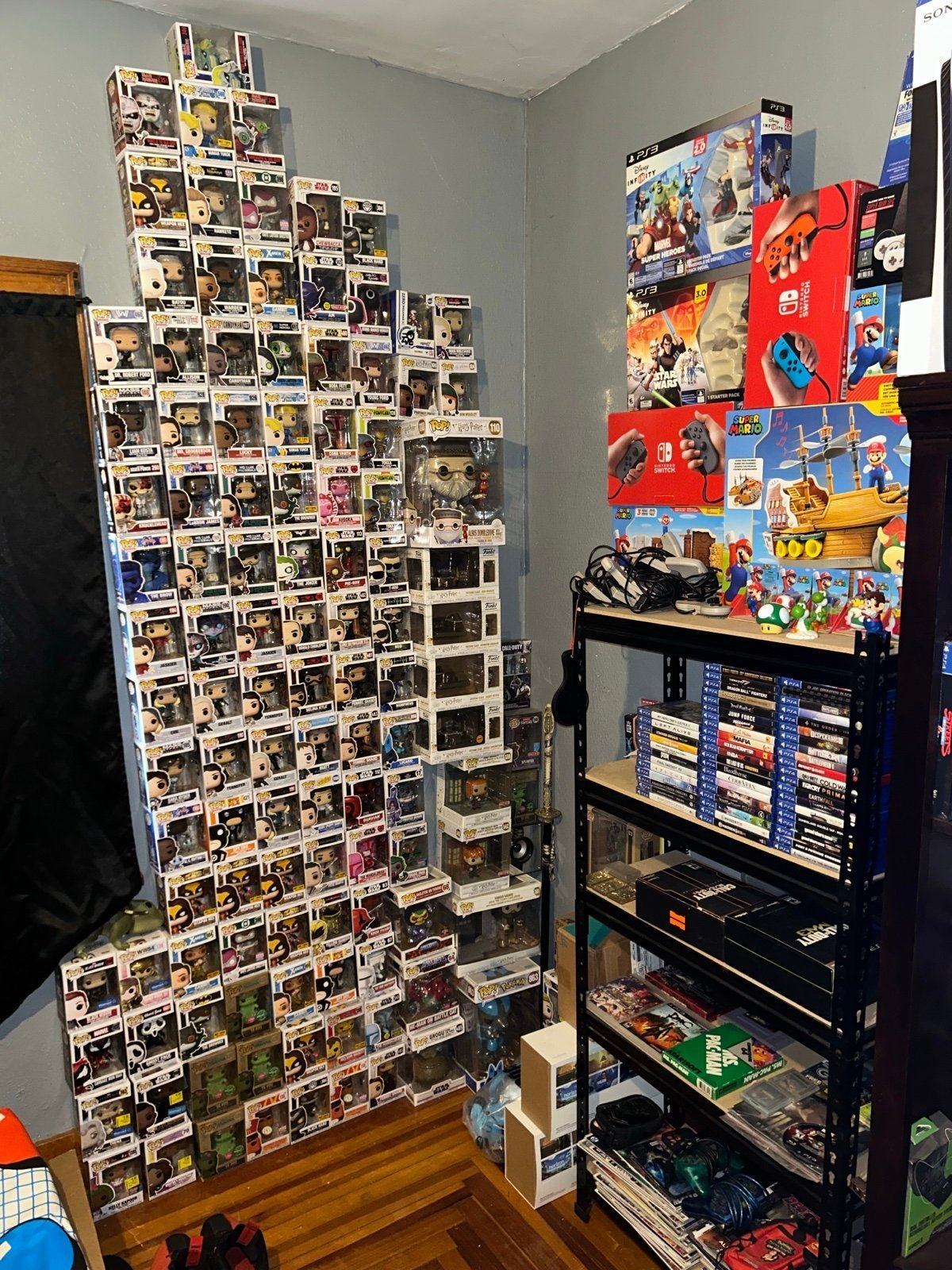 Funko pops 123 pops all new + other figures huge total 134 collection rare !
