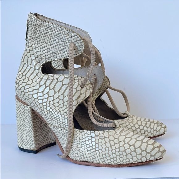 FREEBIRD By STEVEN Joyce Bootie in White Snake Size 8M