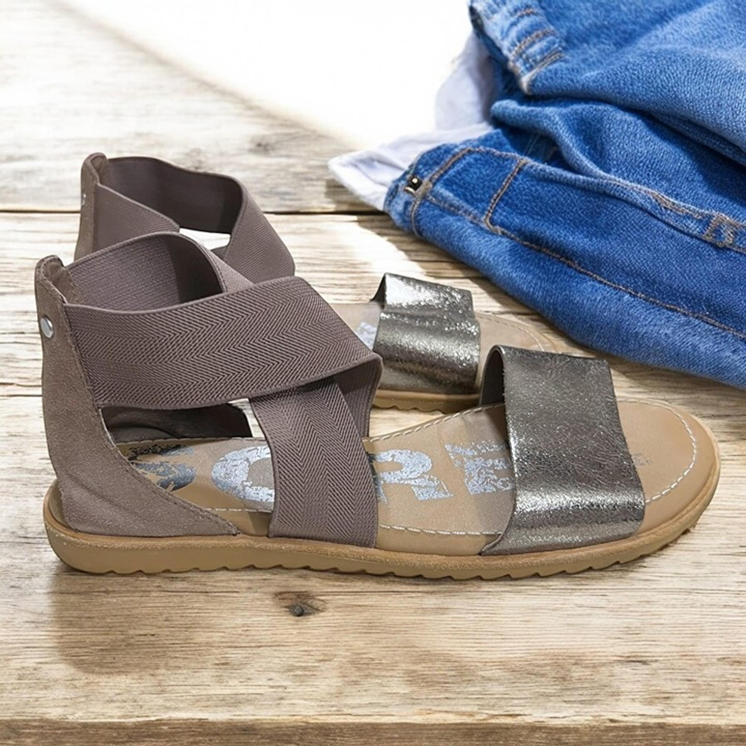 Sorel Ella III Sandal With Elastic Ankle Strap & Metallic Detail  Size 6  Taupe