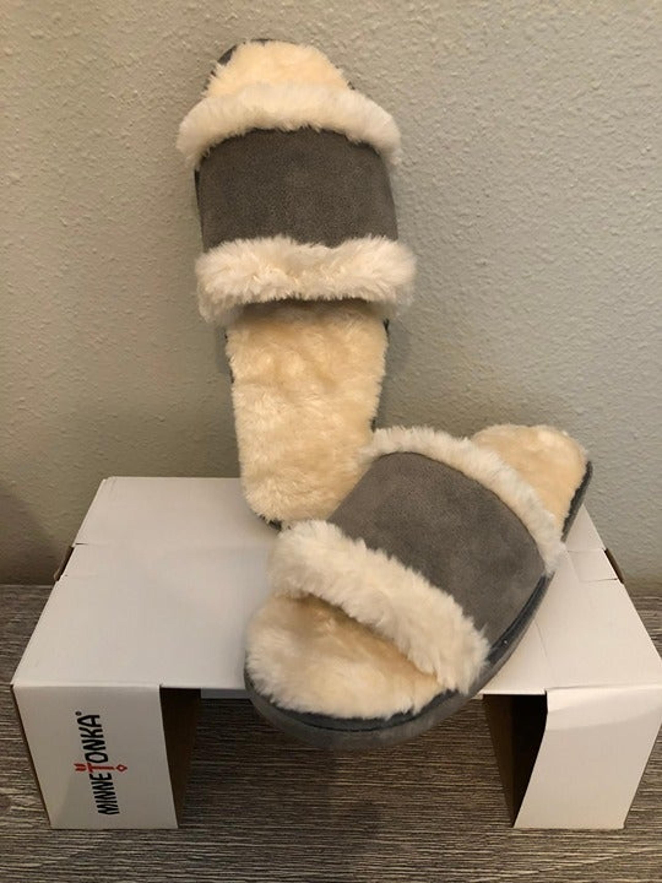 Minnetonka Faux Fur Slippers for Women - NWT