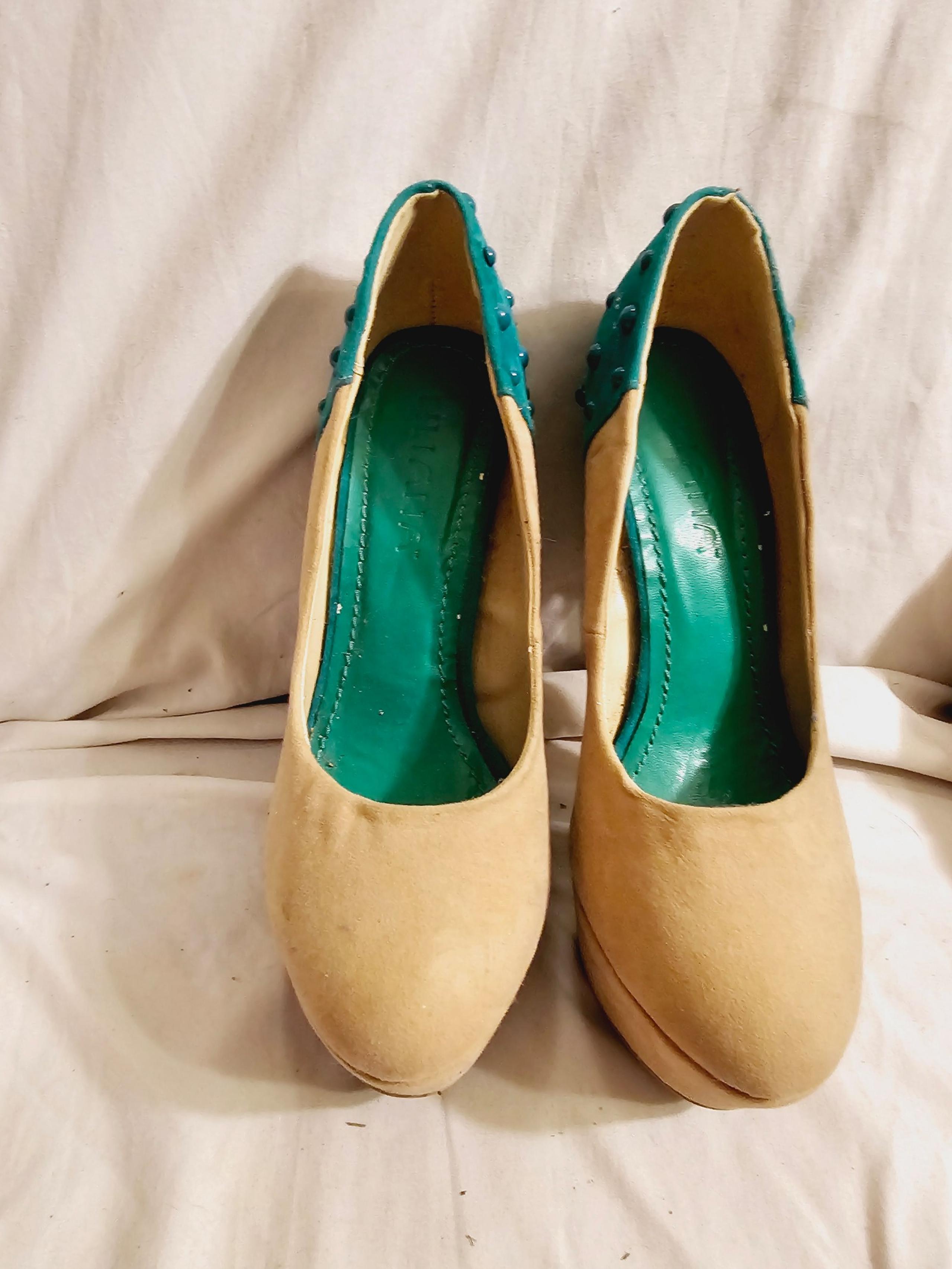 Liliana Women Heels Size 8 Suede Green Tan 3 Inch Heel