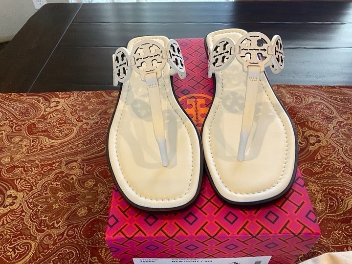 Tory Burch Tiny Miller Leather Thong in new ivory size 8.5, BNIB, MSRP228