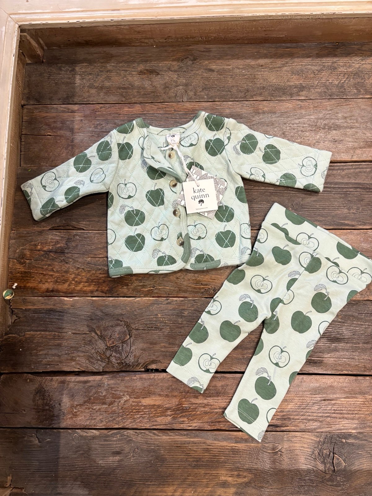 Kate Quinn green apple design Baby Girl outfit NWT