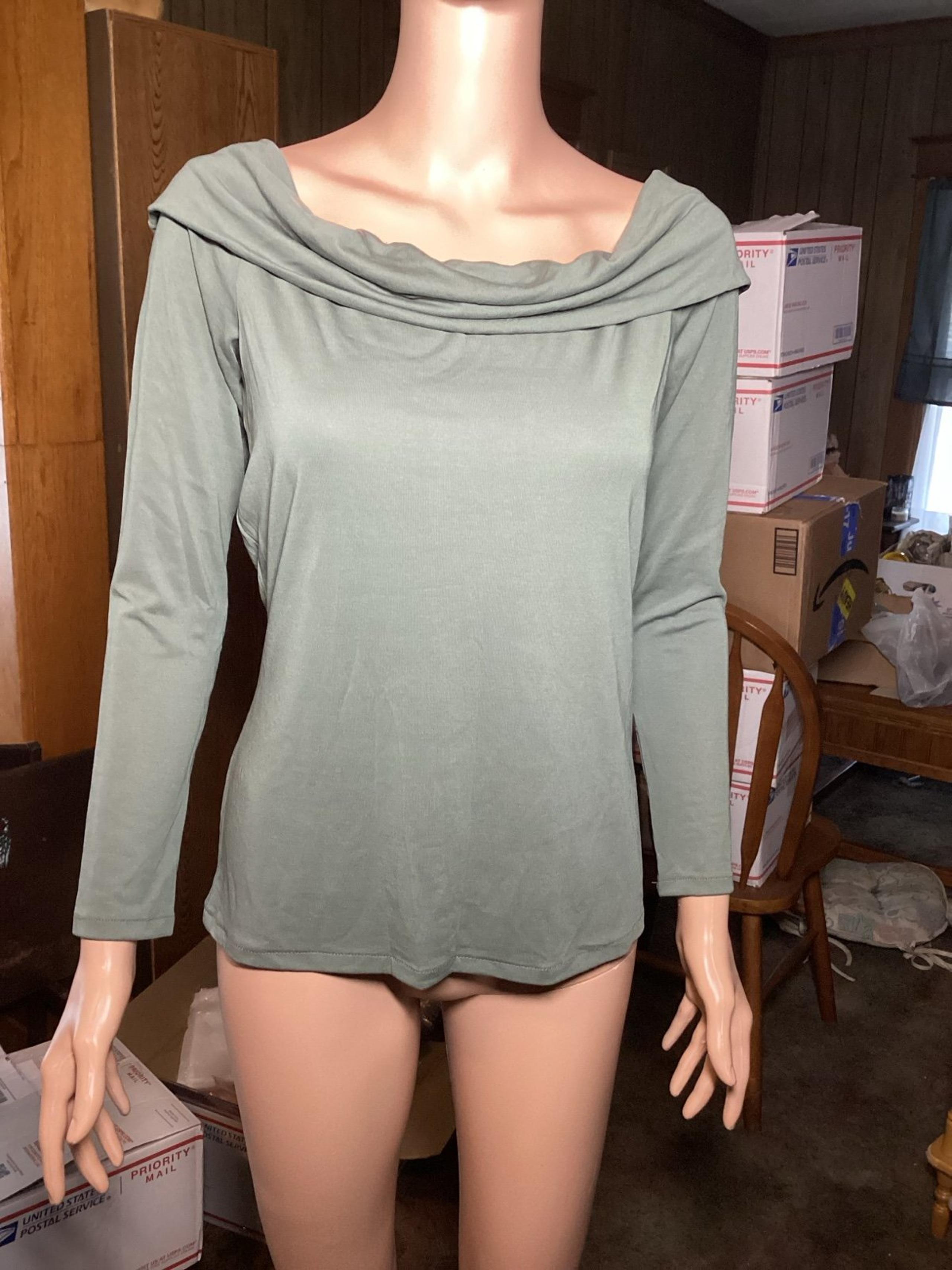 NWT Yanak Womens Long Sleeved Pullover Top
