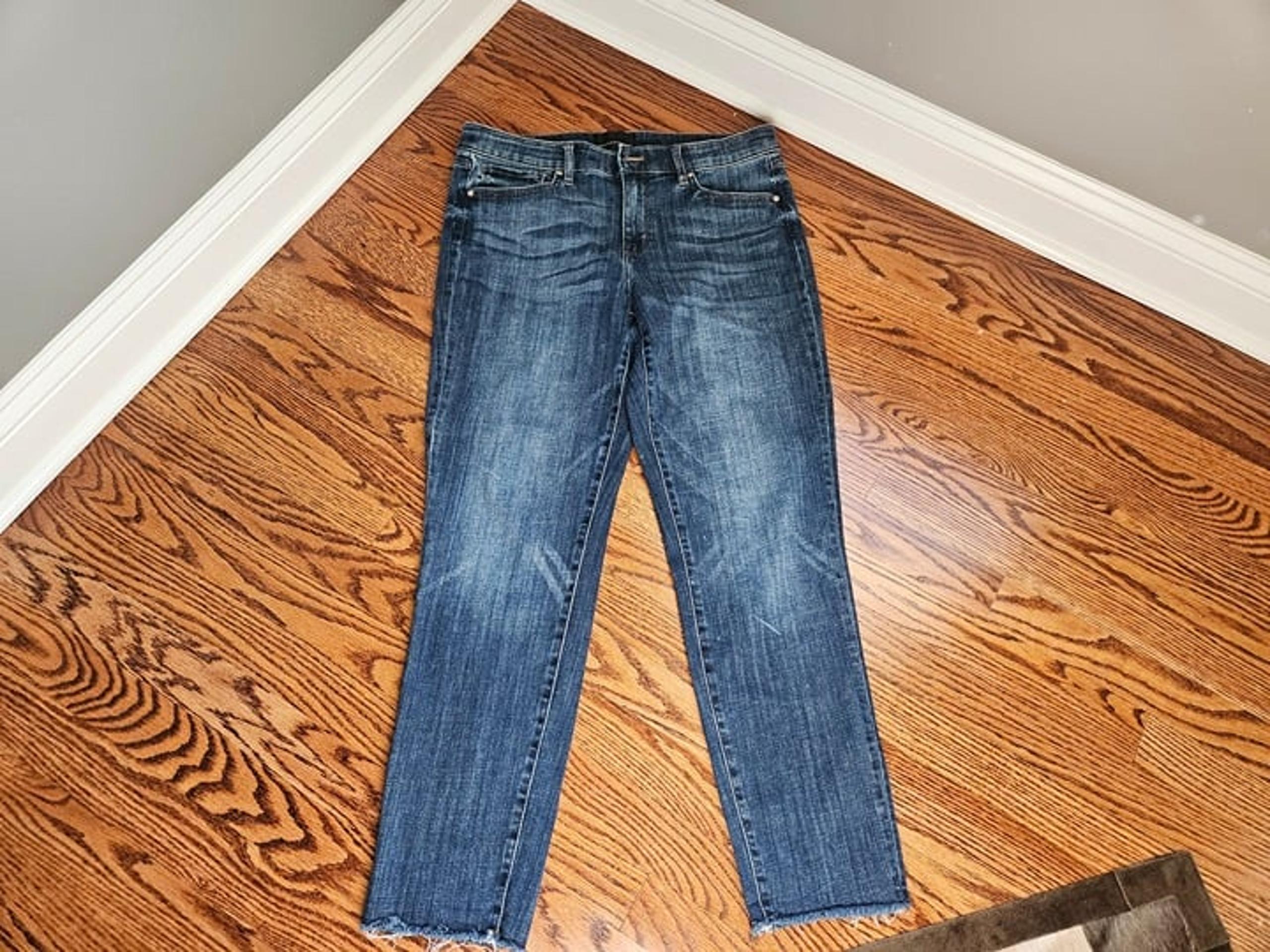 WhiteHouse BlackMarket - Mid-rise Girlfriend Everyday Soft jeans - size 10 -MINT