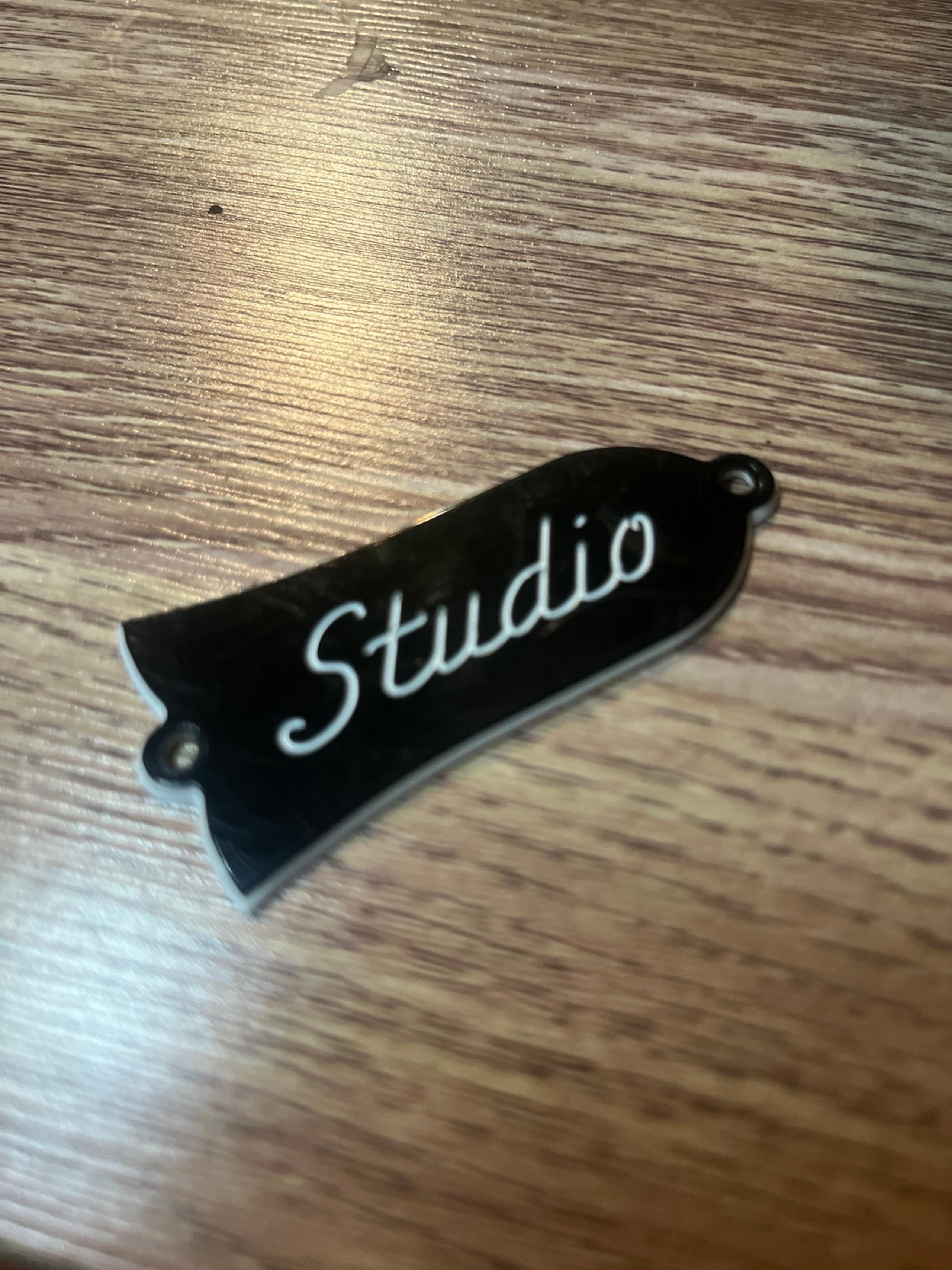 Gibson Hummingbird truss rod cover