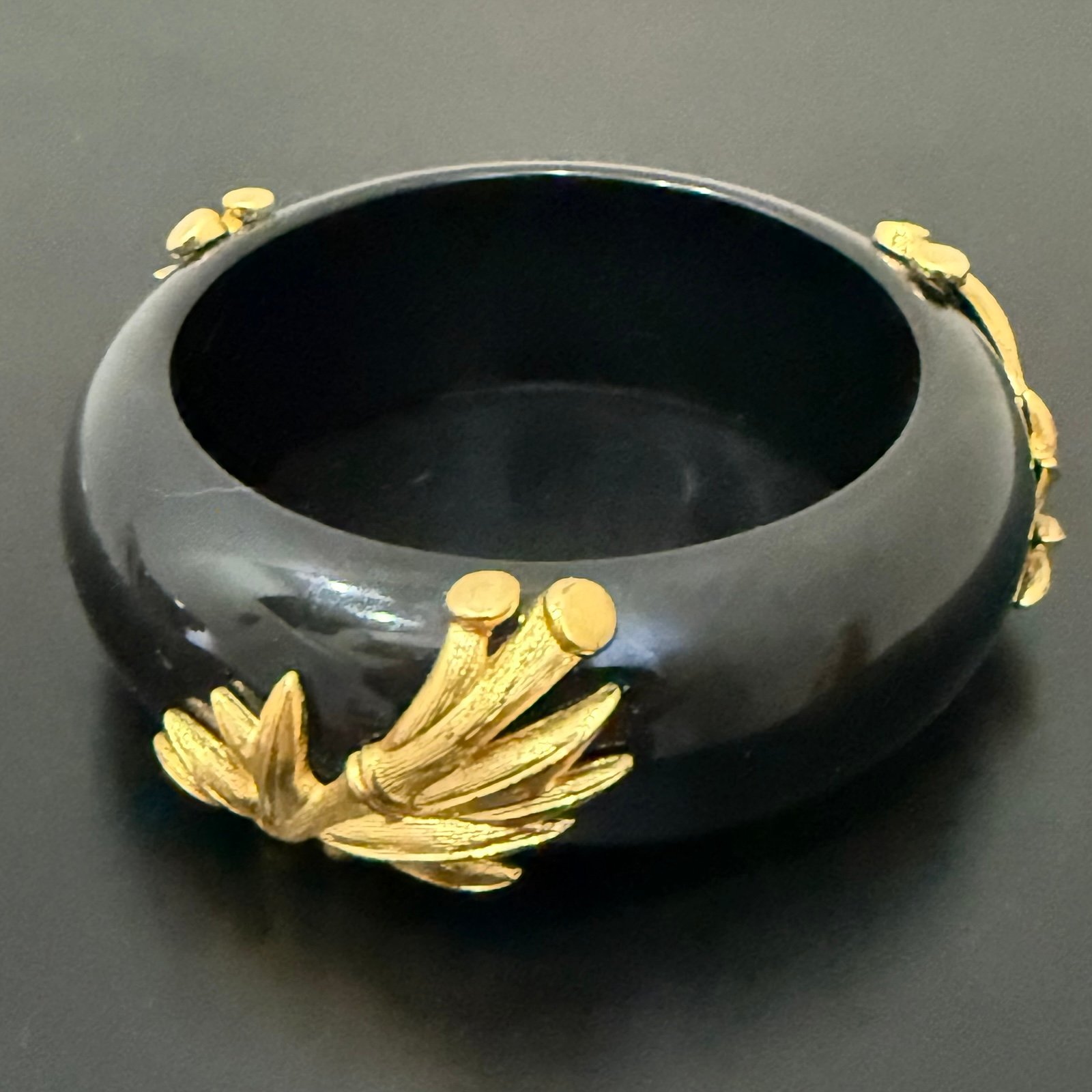 Vintage MONET Black Lucite Gold-tone Leaf Bamboo Chunky Bangle Bracelet 92g.