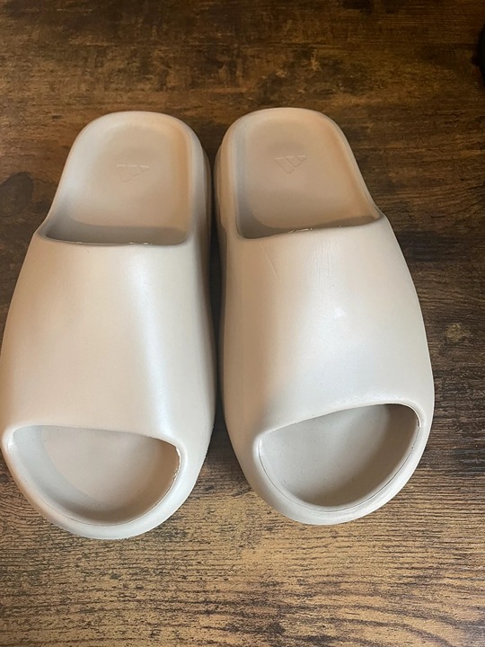 Non-slip slippers Size 6 Yeezy slides