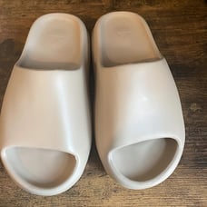 Non-slip slippers Size 6 Yeezy slides