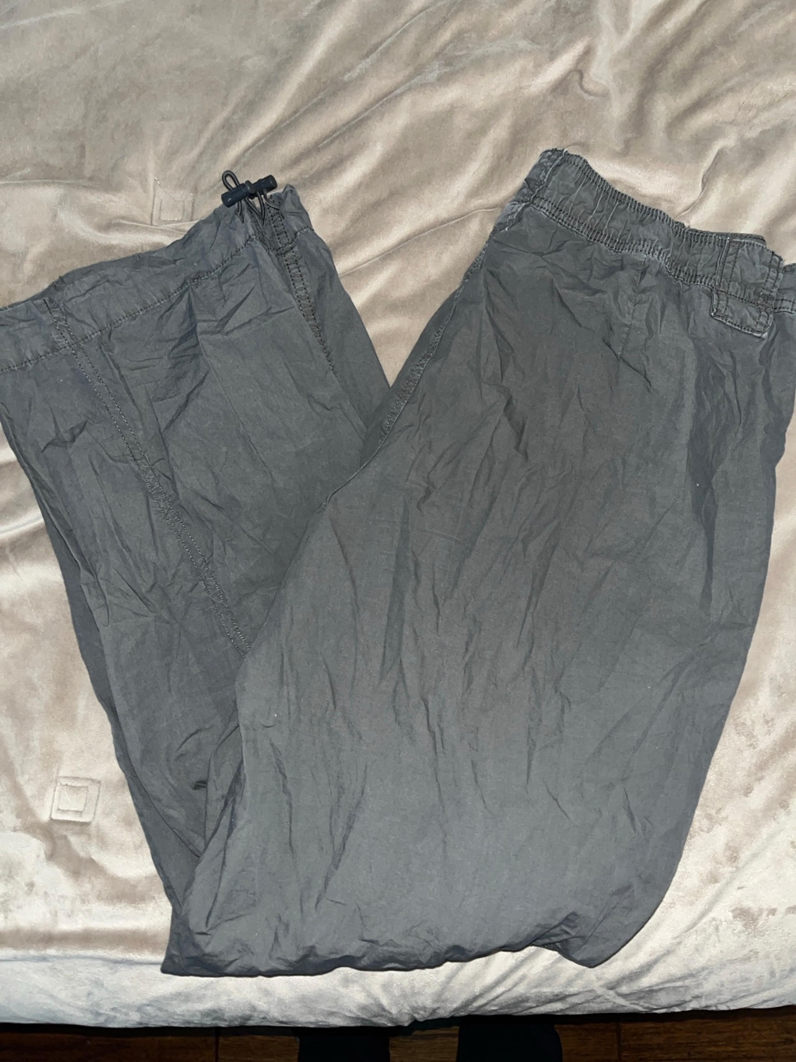 Women's grey garage cargo pants size medium