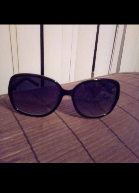 Black Guess Brand Square Sunglasses