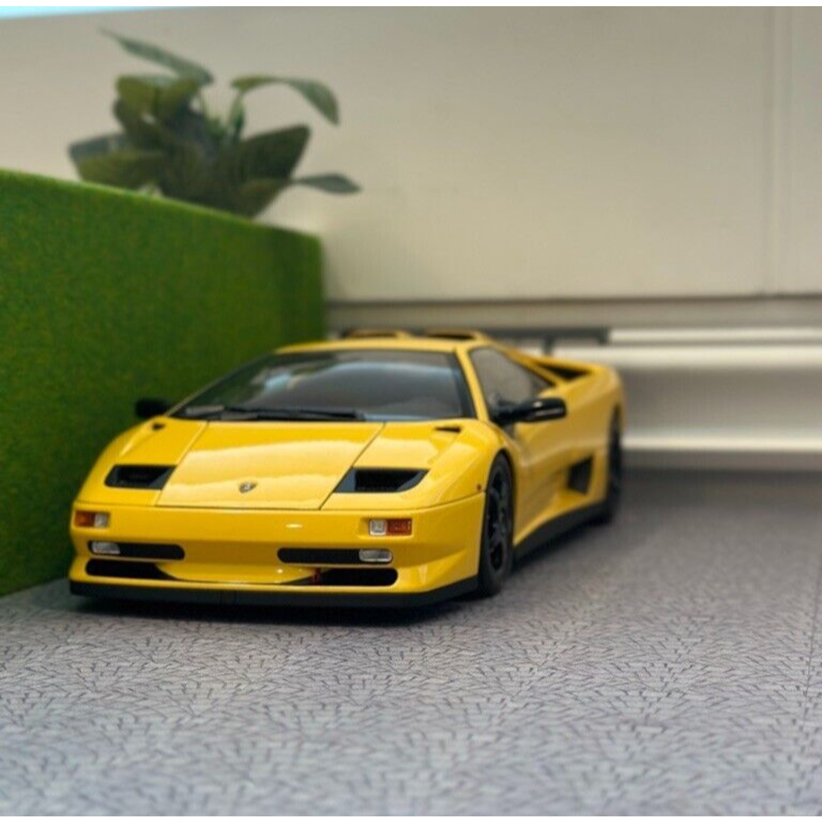 Lamborghini Diablo SVR, Yellow | AUTOart 1/18 | Box Included