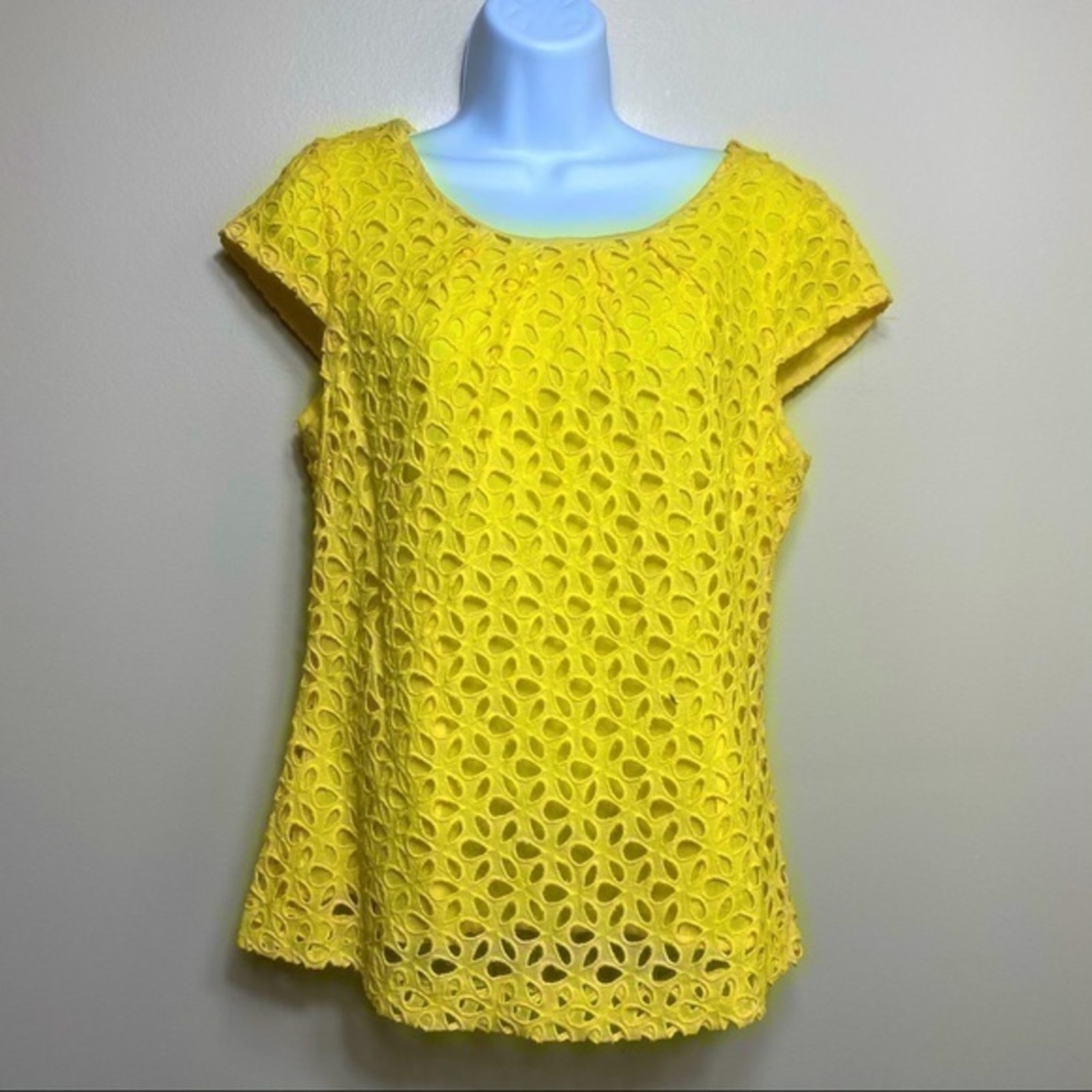 Elizabeth McKay yellow eyelet blouse. Size 10 medium