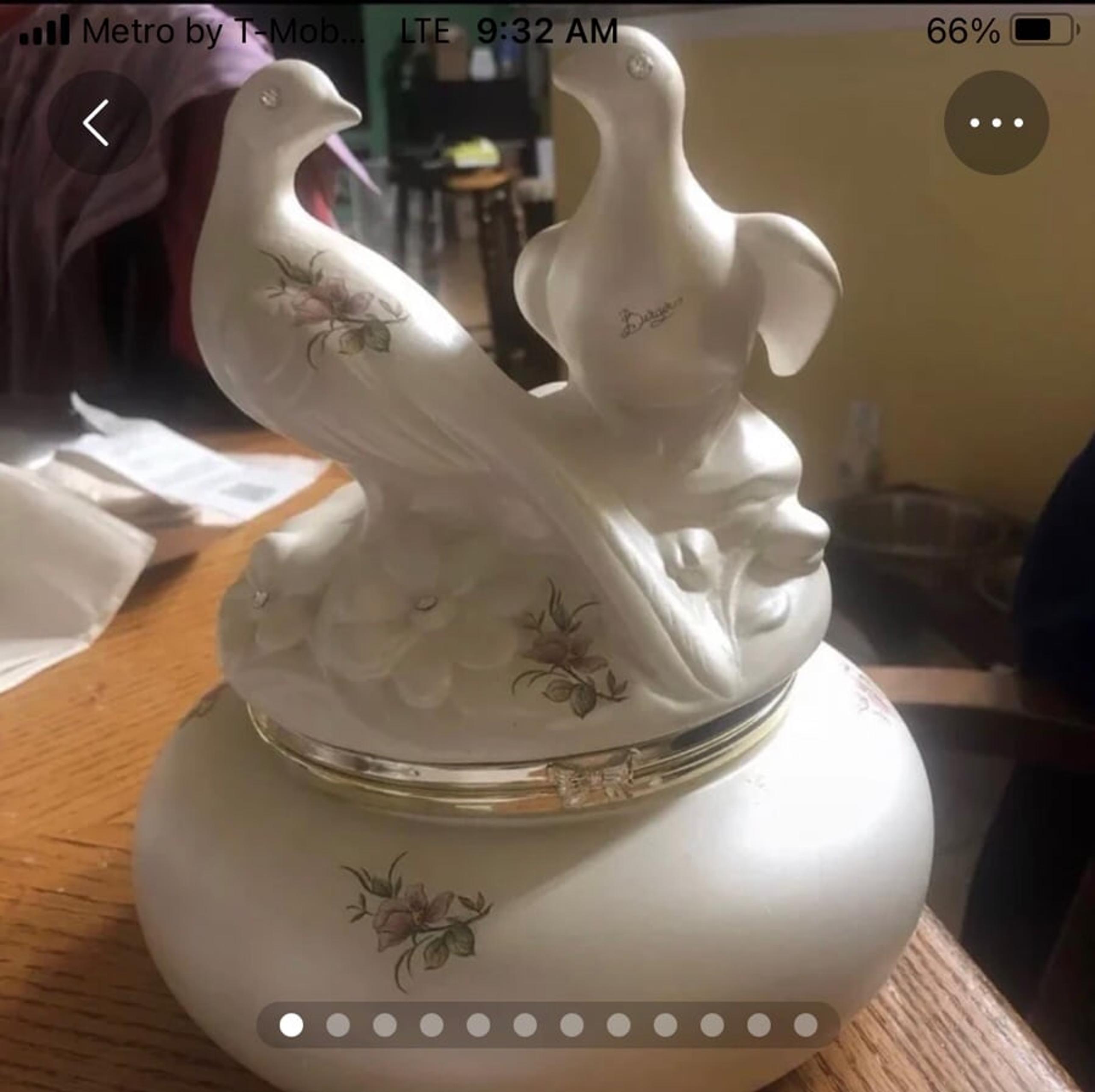 Italian Berger dove powder box vintage beautiful