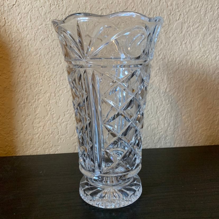 Beautiful textured glass crystal vase