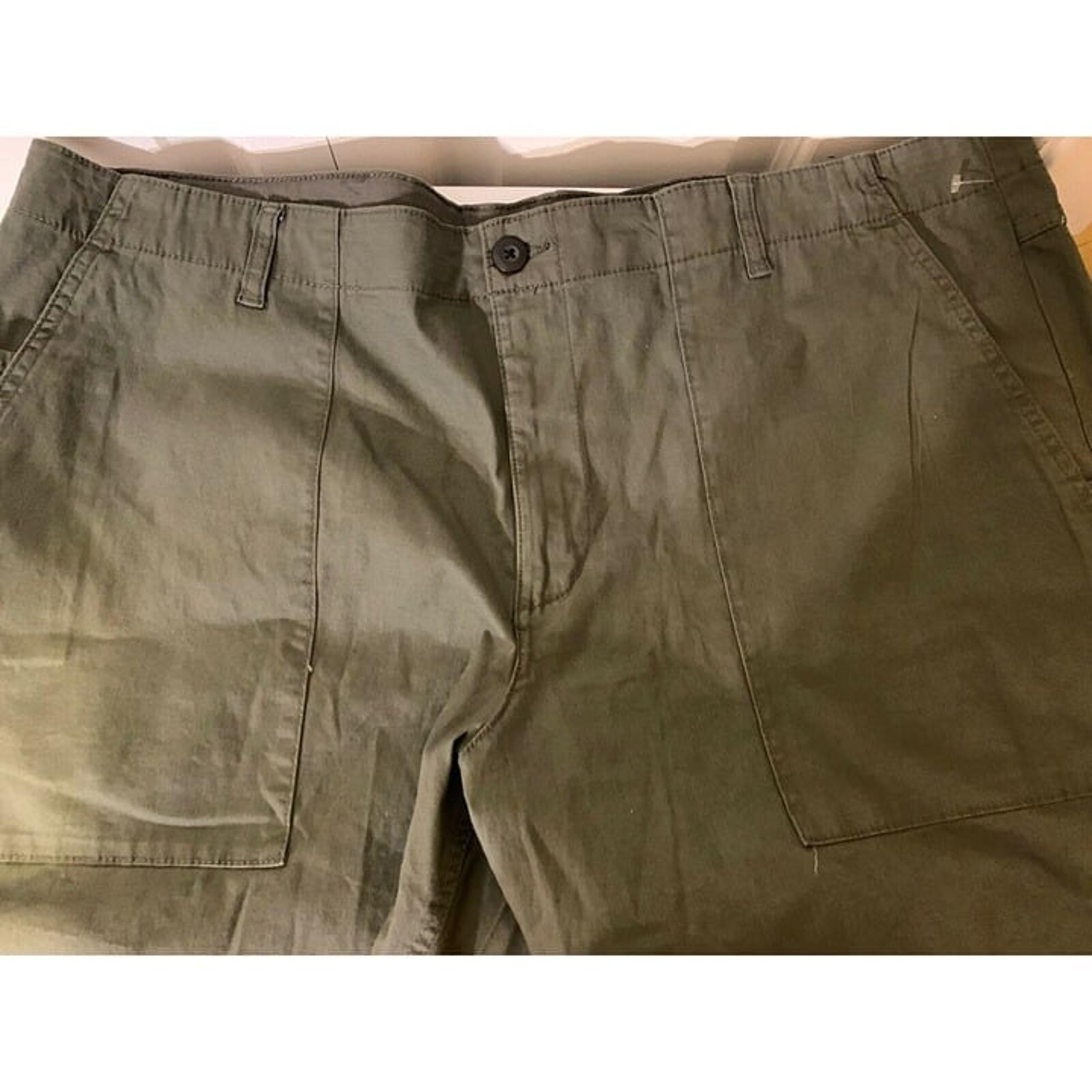 New No Boundaries Men's Sz 46 Green Stretch Flat Front Shorts NWT