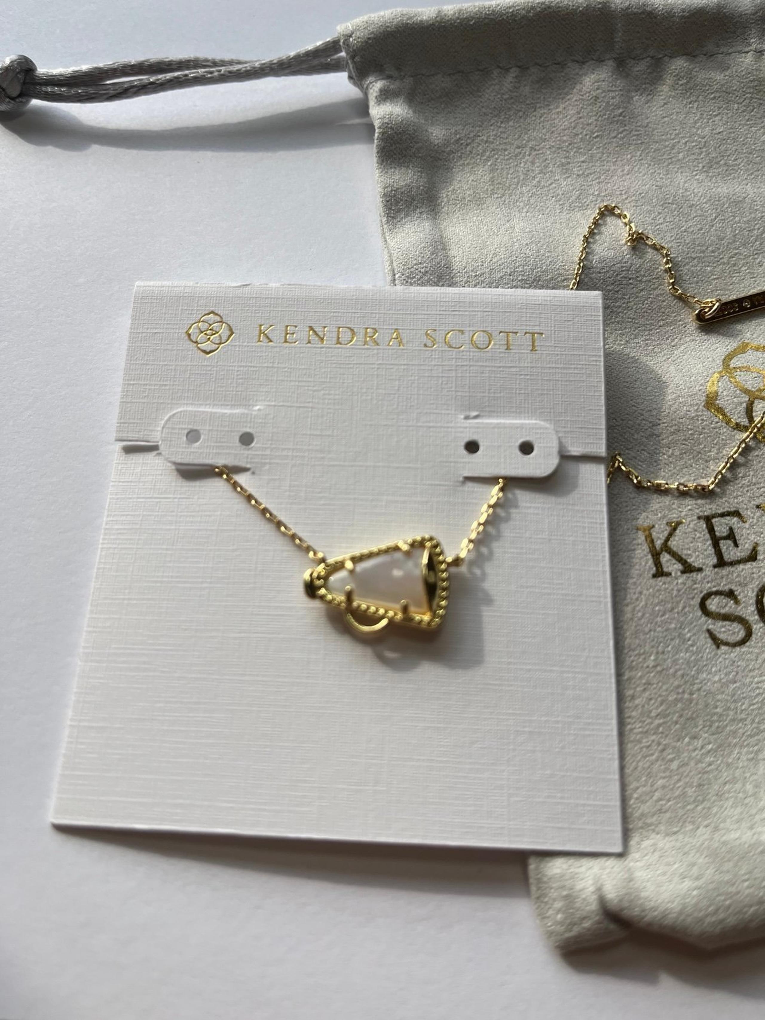 ✨Kendra Scott Cheer Gold Short Pendant Necklace White Mother-of-Pearl megaphone✨