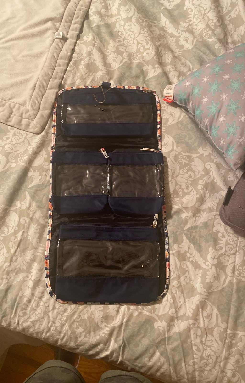 Hanging travel organizer