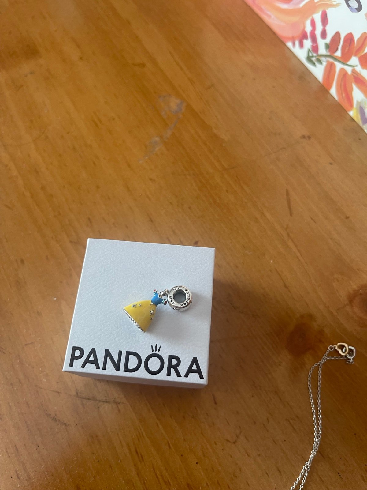 Pandora Disney Snow White Dangle authentic and in great condition (:
