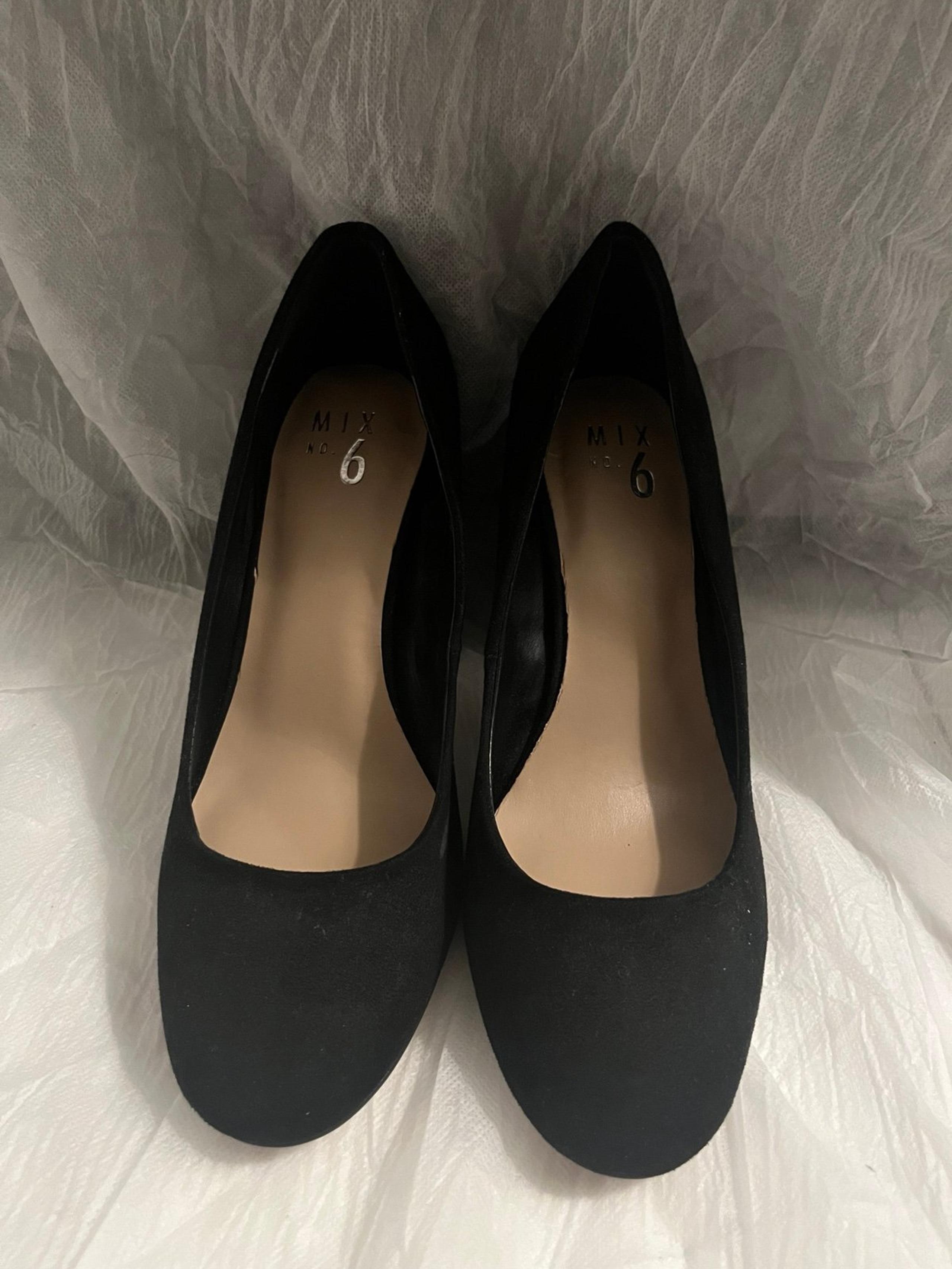 Mix No. 6 Black Heel Pumps, Size 9