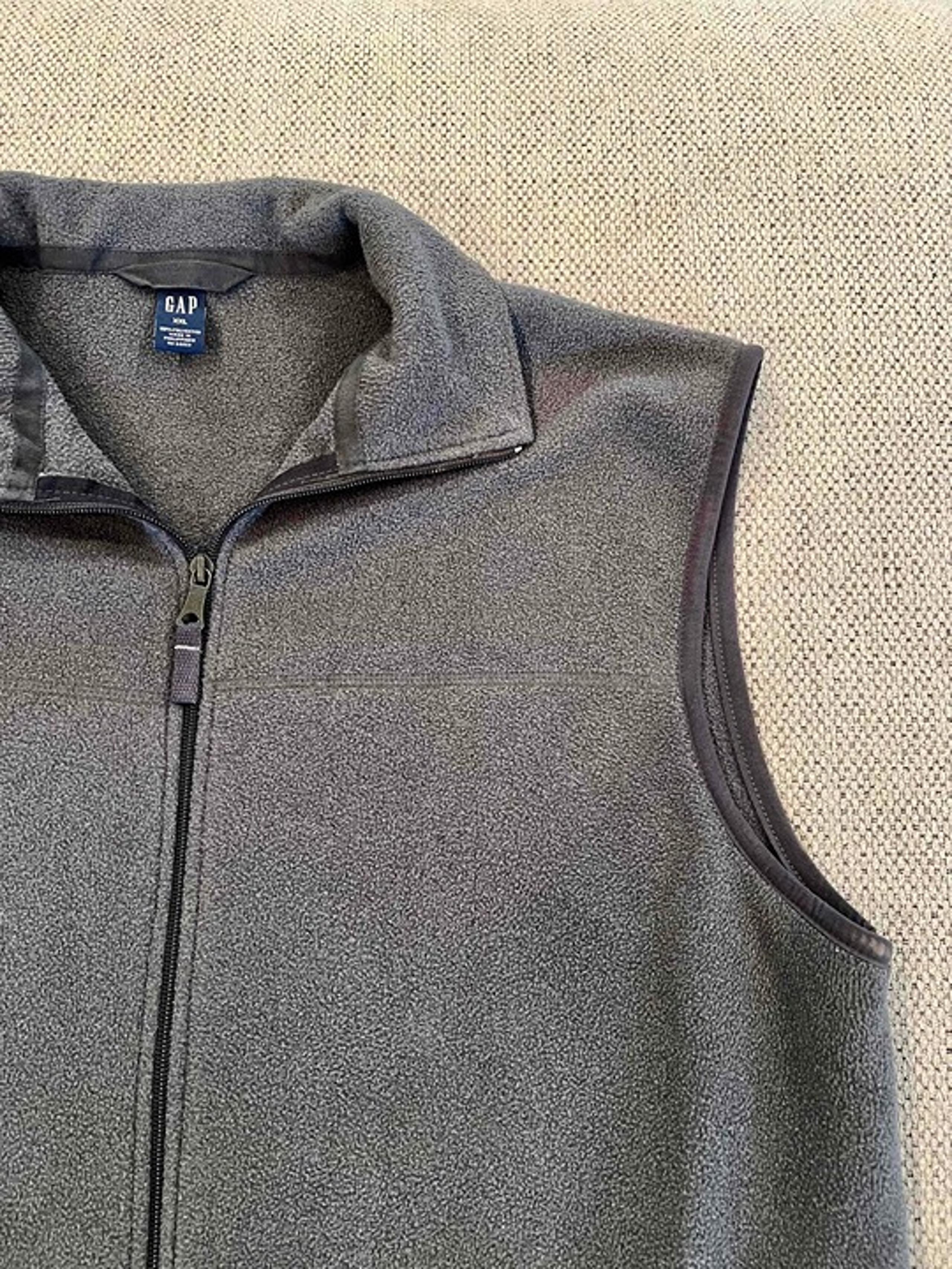 Gap Mens XXL Gray Fleece Vest Full Zip Double Zipper Front Zip Pockets Grey