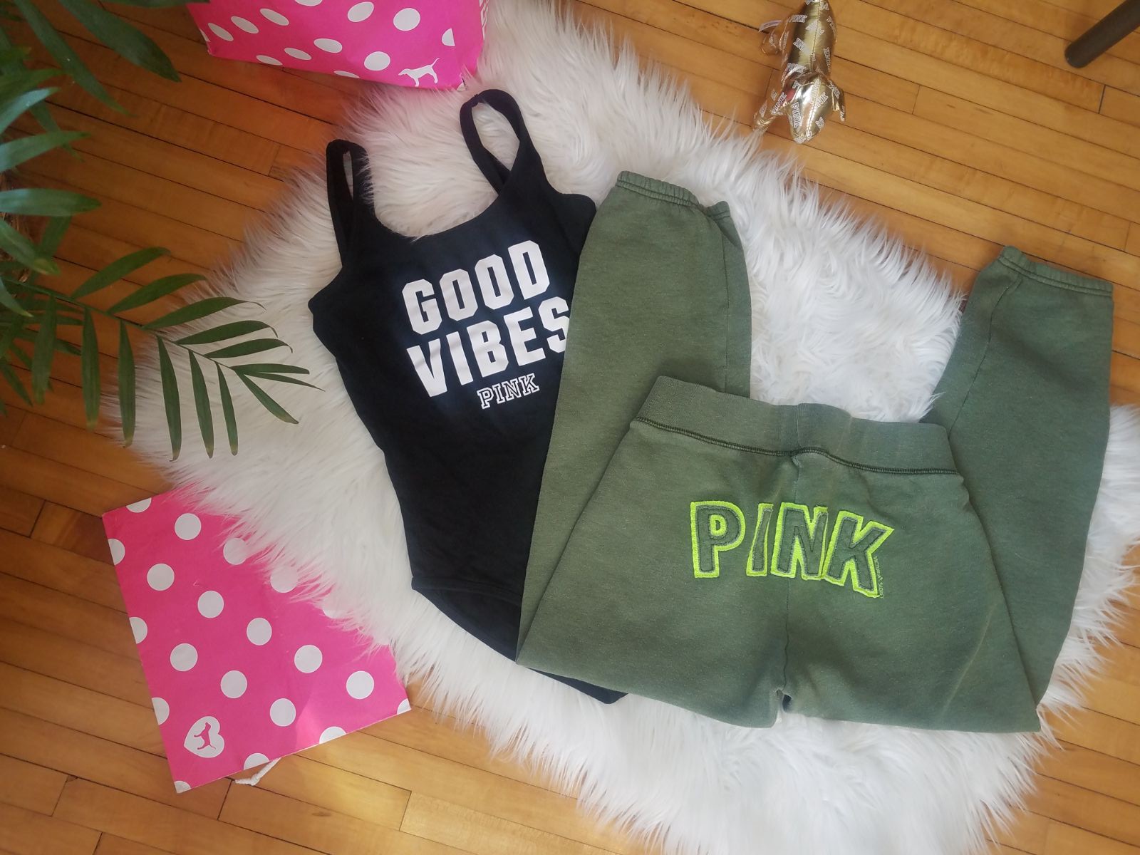 VS PINK NWOT Body & Suit & retro Joggers