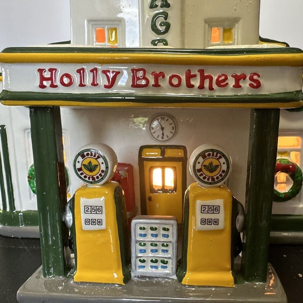 DEPT 56 #54854 Holly Brothers Garage 1995 W/ Tag And Working Light