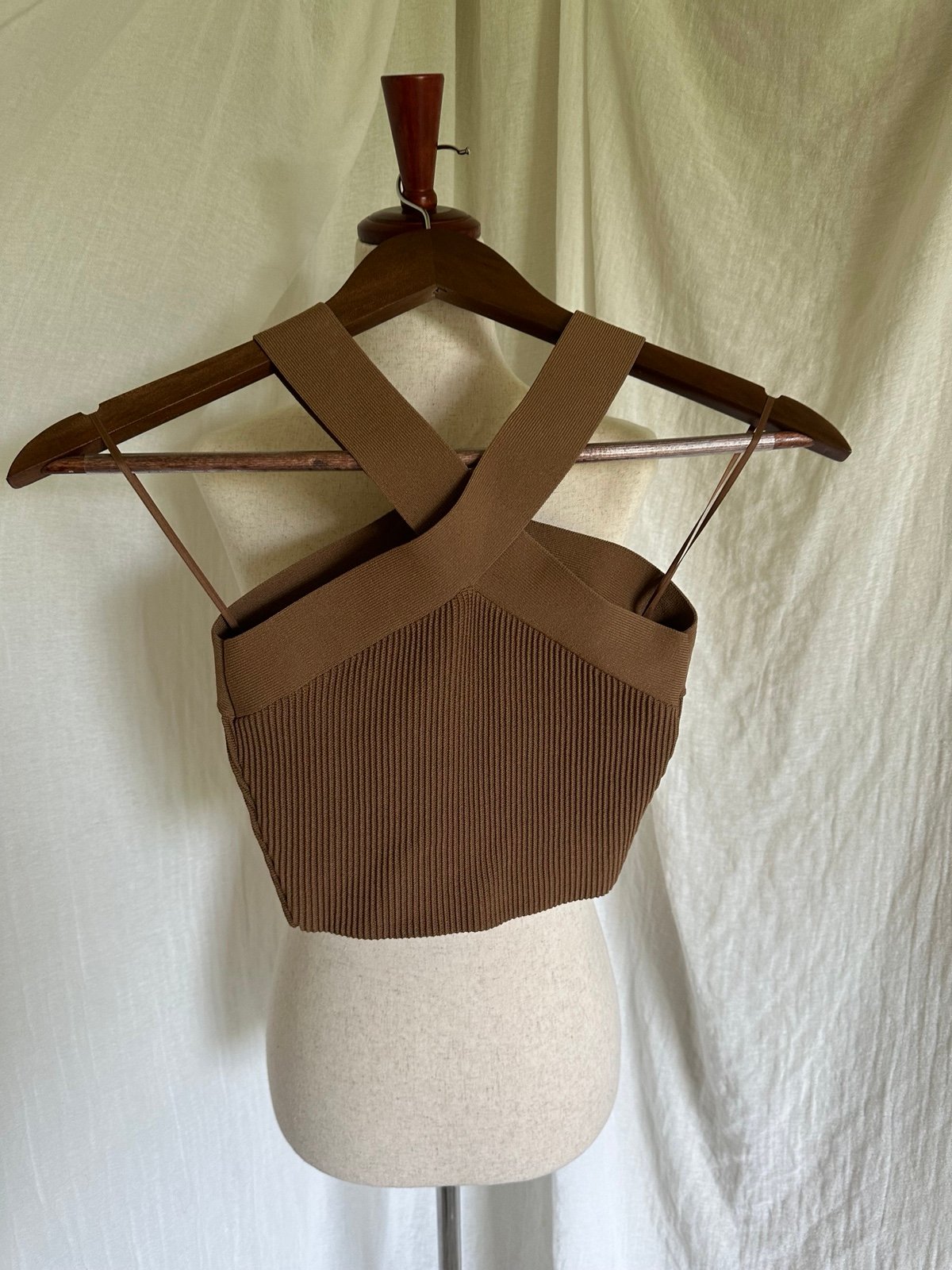 ARITZIA babaton Sculpt Knit Criss Cross Cropped Tank