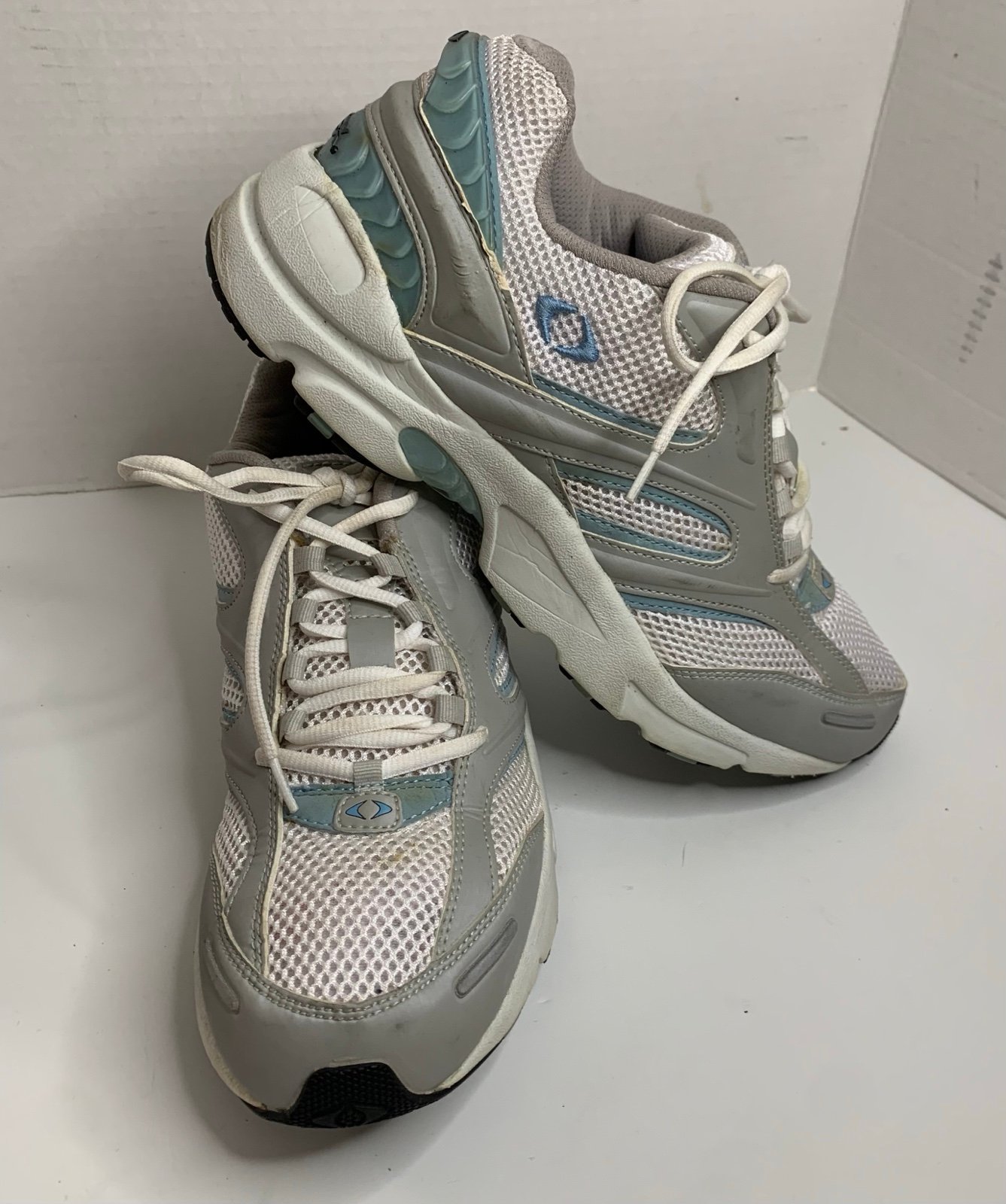 Apex V551 Women WIDE Size 10.5 Stealth Runner Sneaker