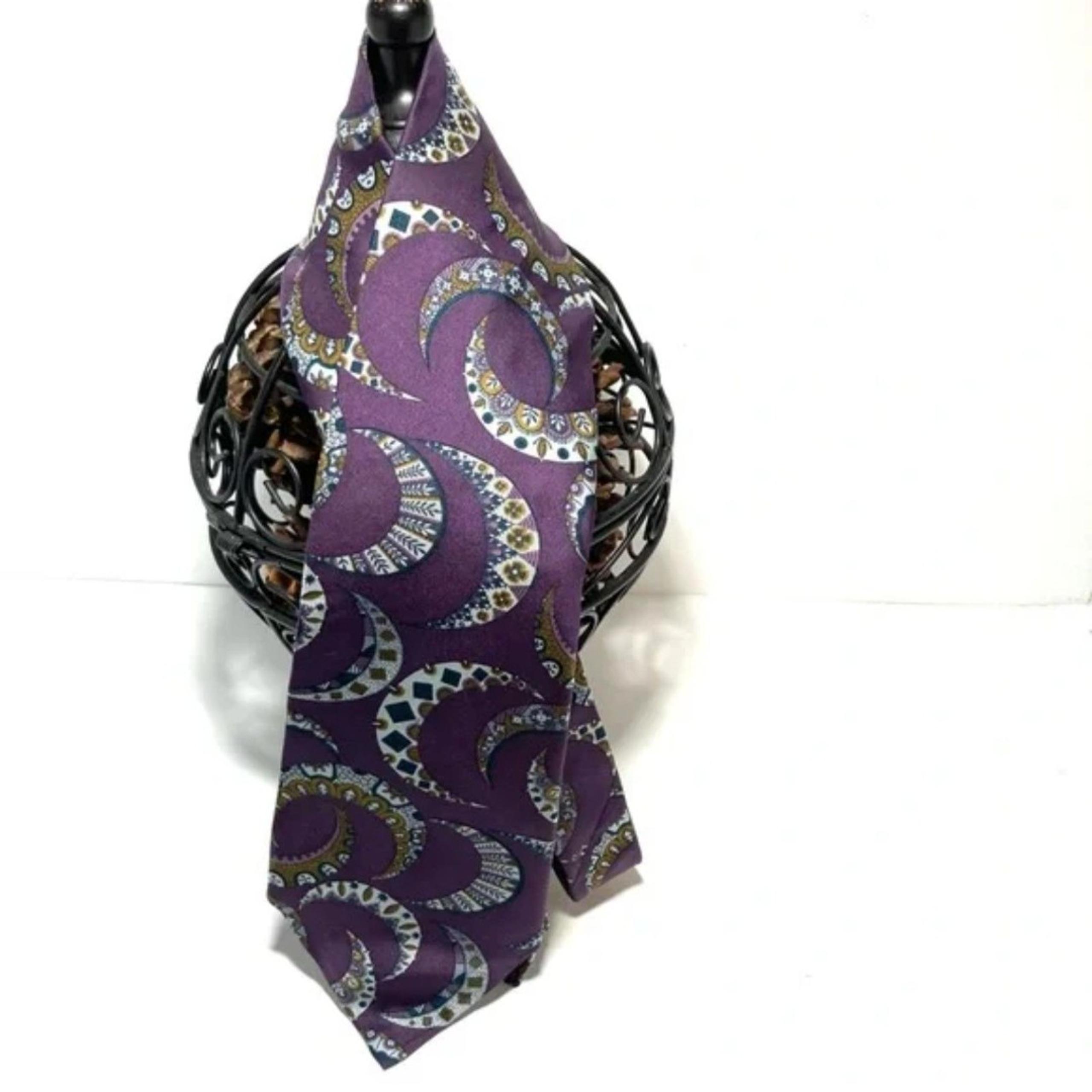 SILK Claiborne Vintage Celestial Moon Crescent Geometric Tie 57 x 4 inches