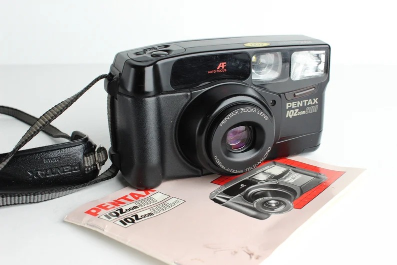 IQ Zoom 900 35mm Point & Shoot Film Camera with 38-90 mm Tele-Macro Pentax Zoom