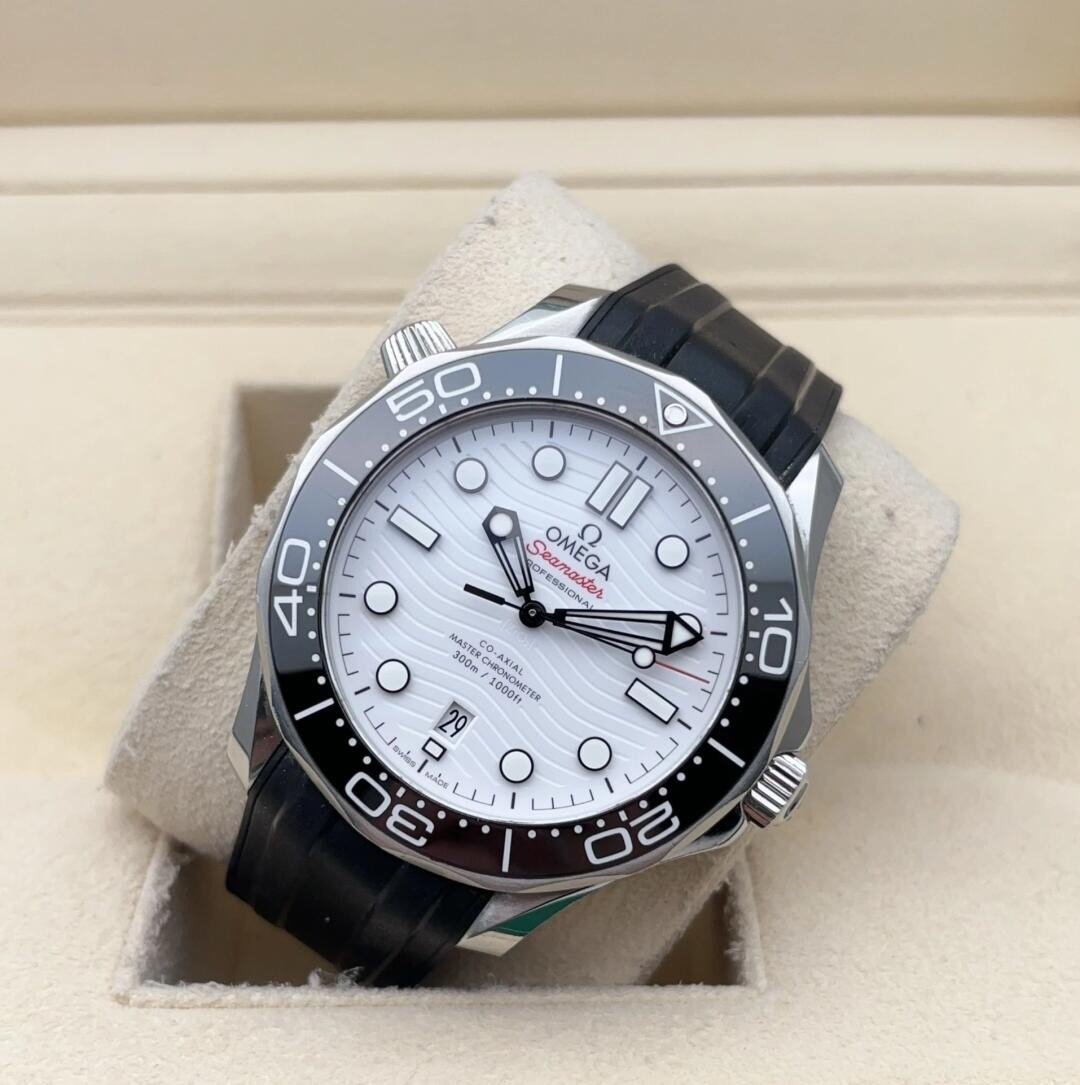 Men’s luxury seamaster watches