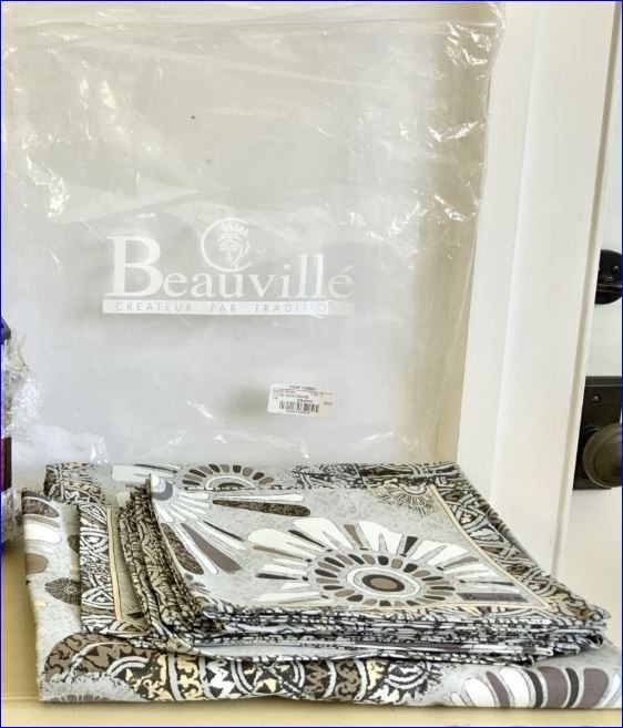 Beauville Tablecoth and 8 Napkins