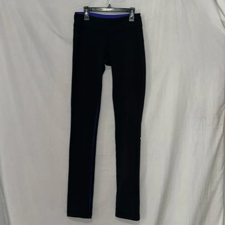 Black with blue seams Lululemon Athletica straight leg pants size 6