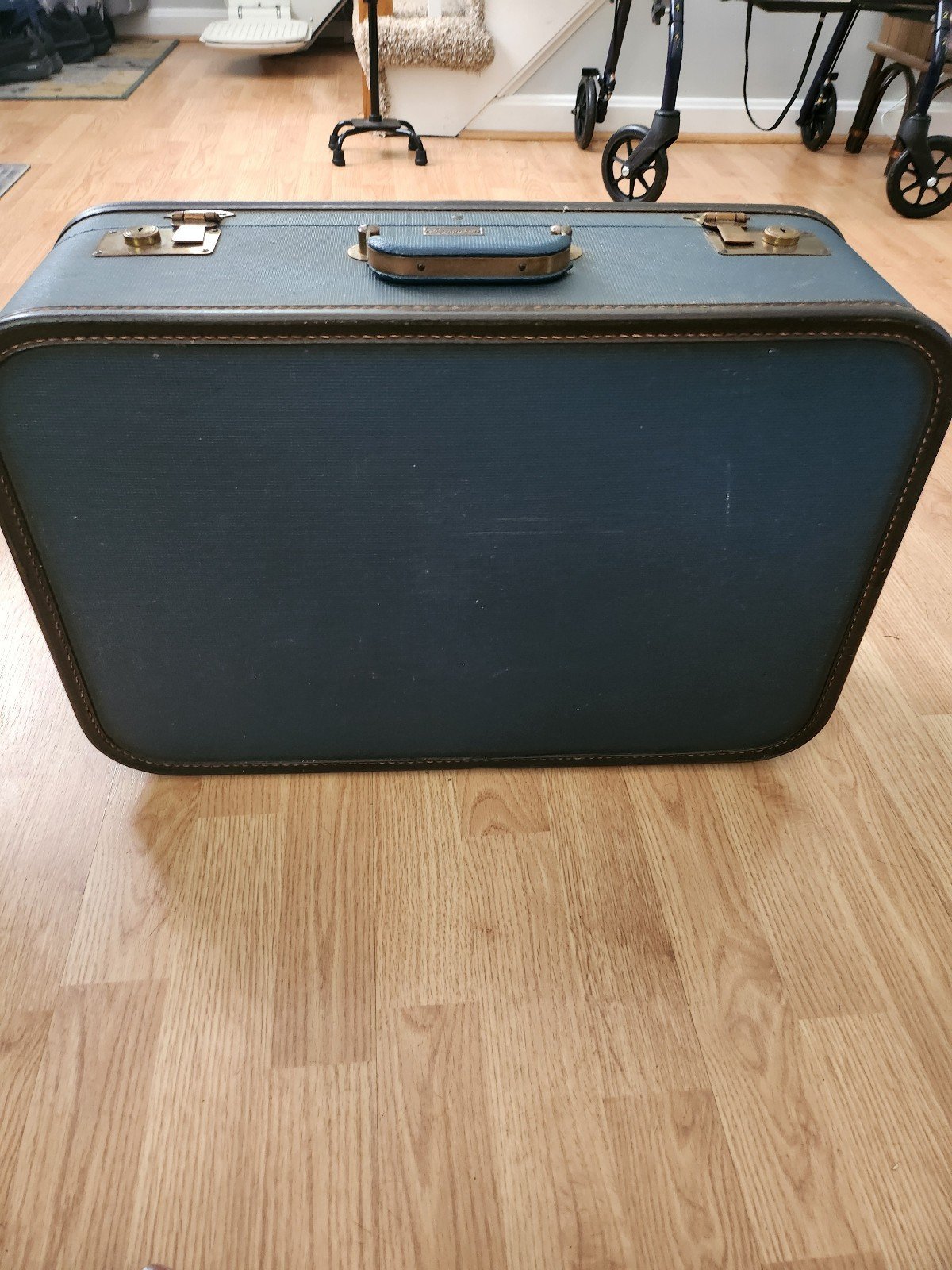 Vintage large Lady Baltimore blue suitcase 21x14