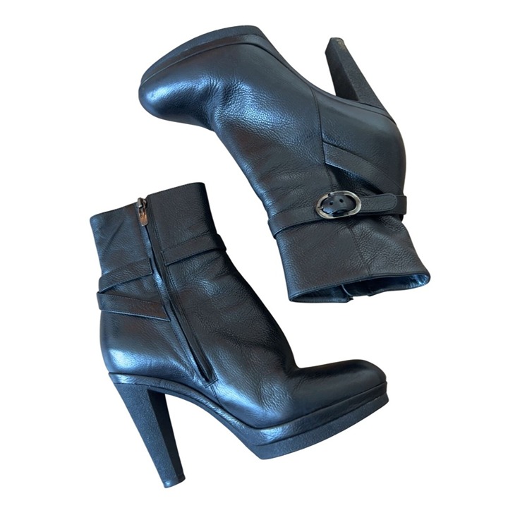 Sergio Rossi Black buckled leather ankle boot with platform size 38