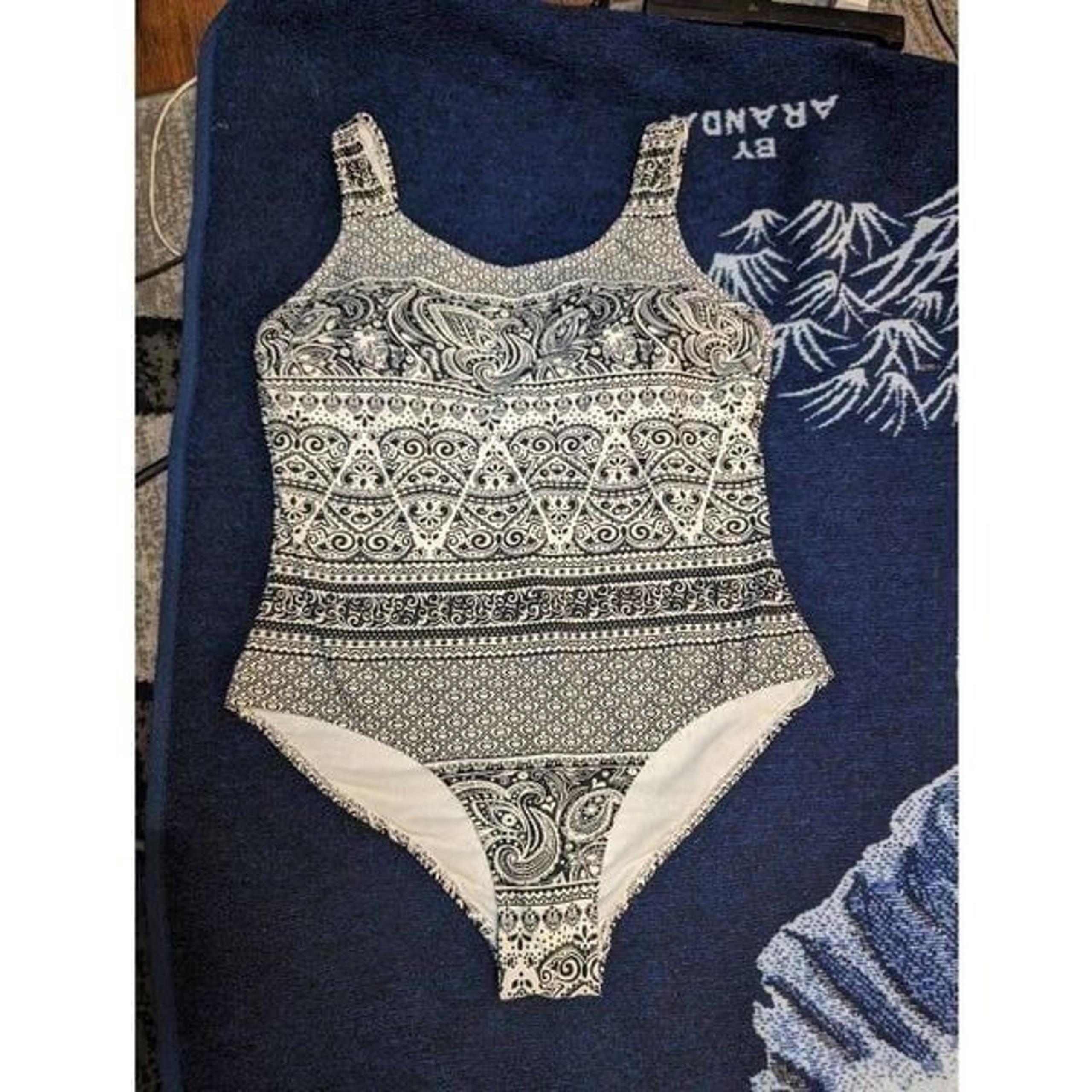 Emily B.  Padded one-piece swimsuit large