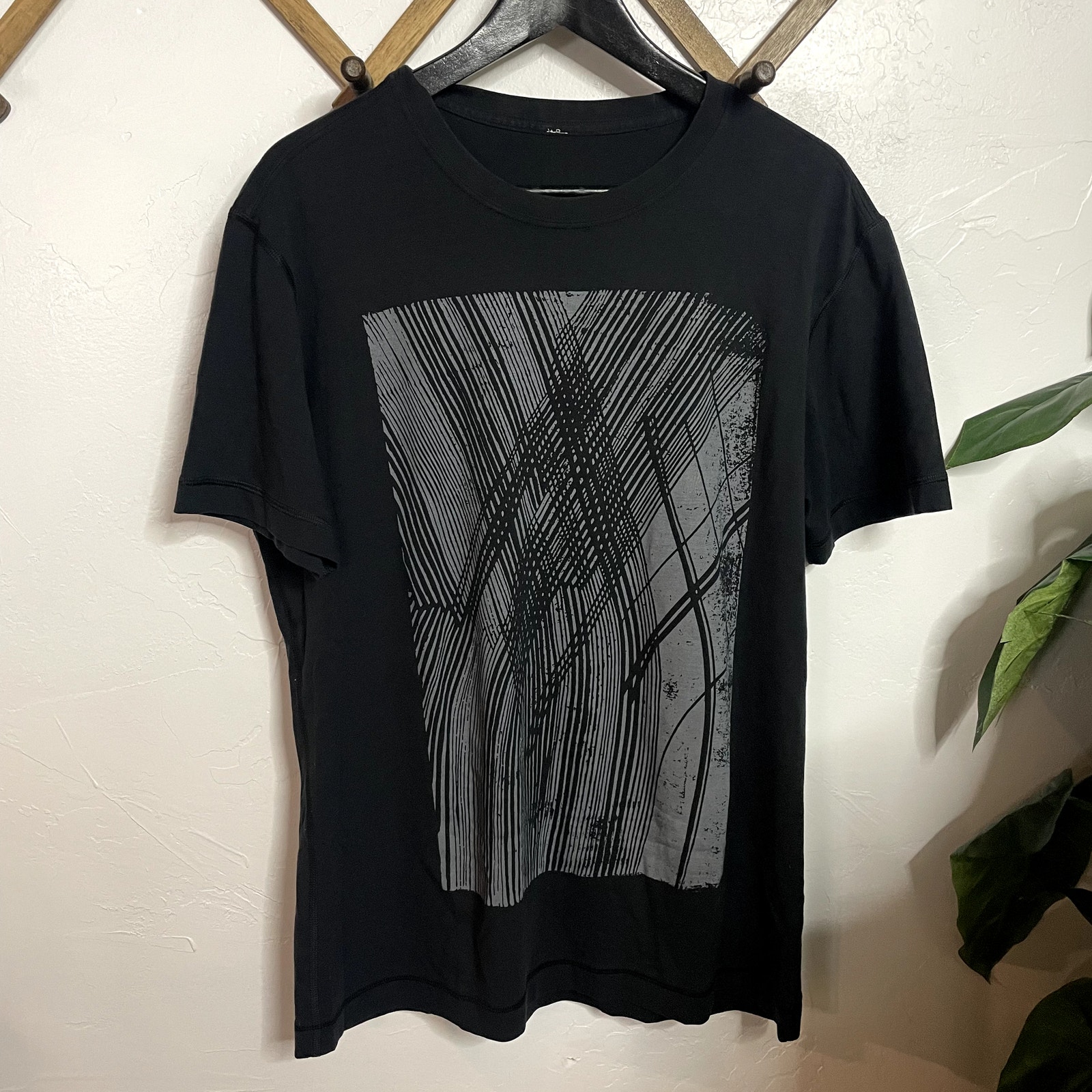 Lululemon 5 Year Basic Graphic Tee Black Men's Size M