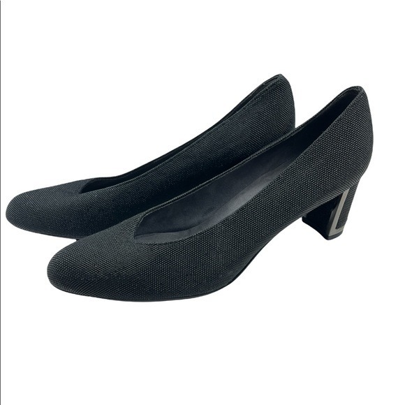 Stuart Weitzman Chicpump Goosebump Leather Pump 8.5