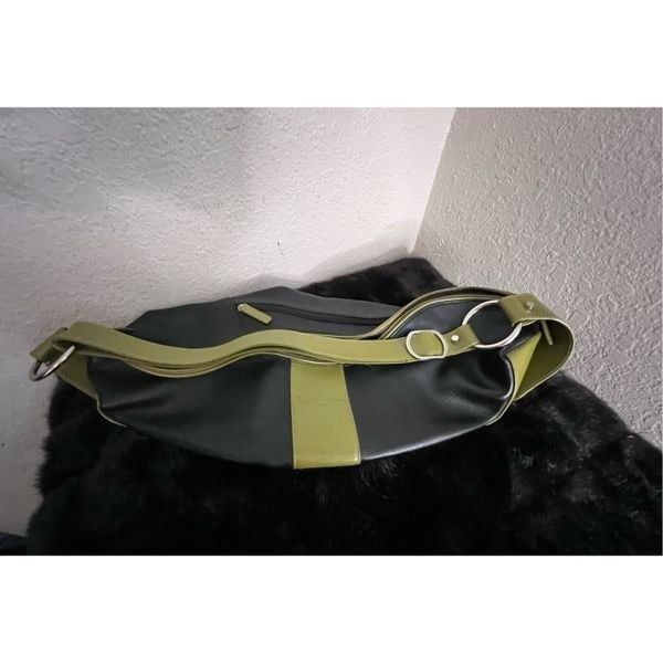 Cleo & Patek OVAL LEATHER CROSSBODY BAG olive green hobo